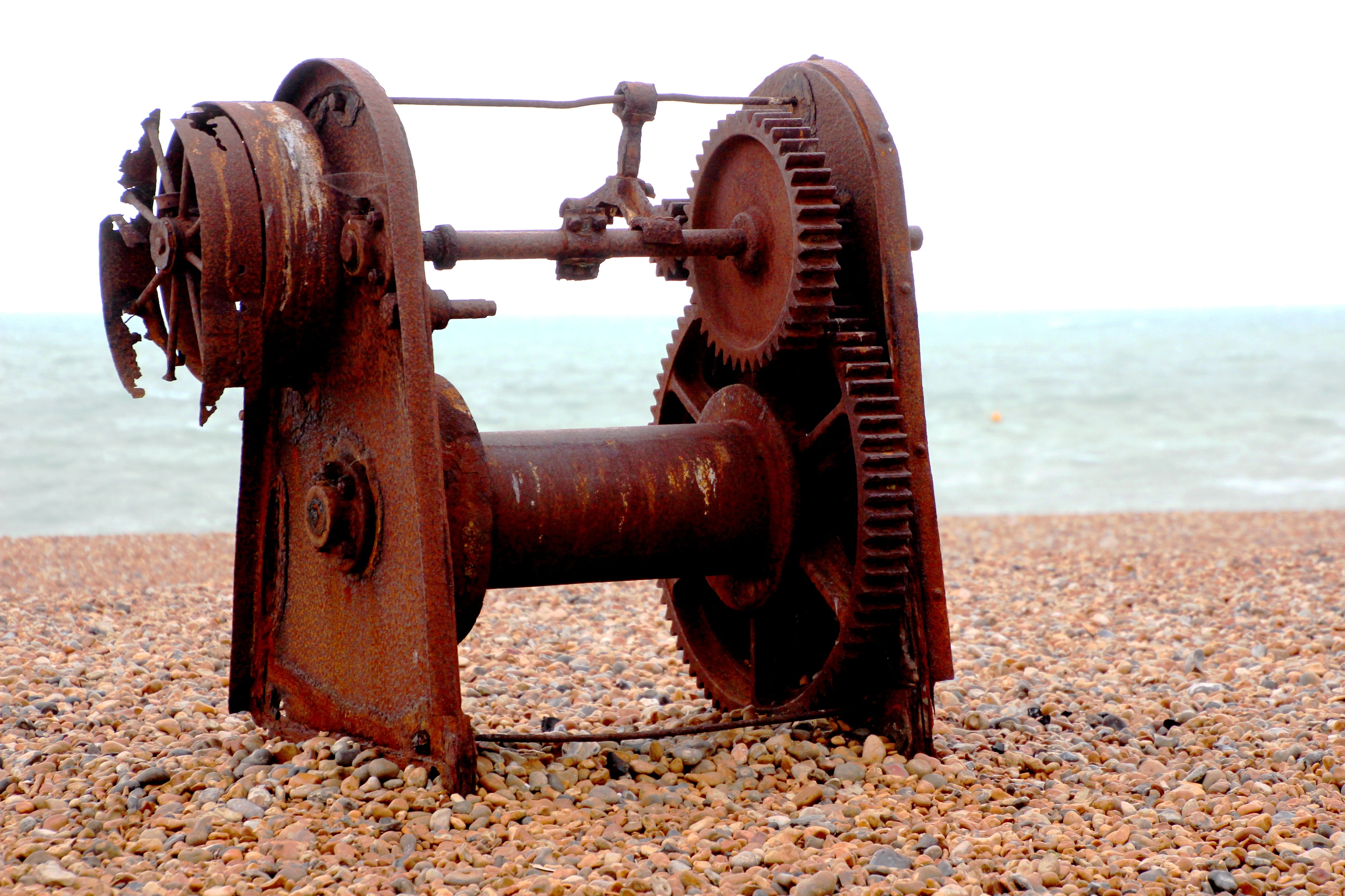 machinery, aged, sea, winch, dirty, grunge, Metal, manual, horizon over water, grungy, worn, corrosion, seaside, rustic, ocean, mechanical, land, no people, HD Wallpaper