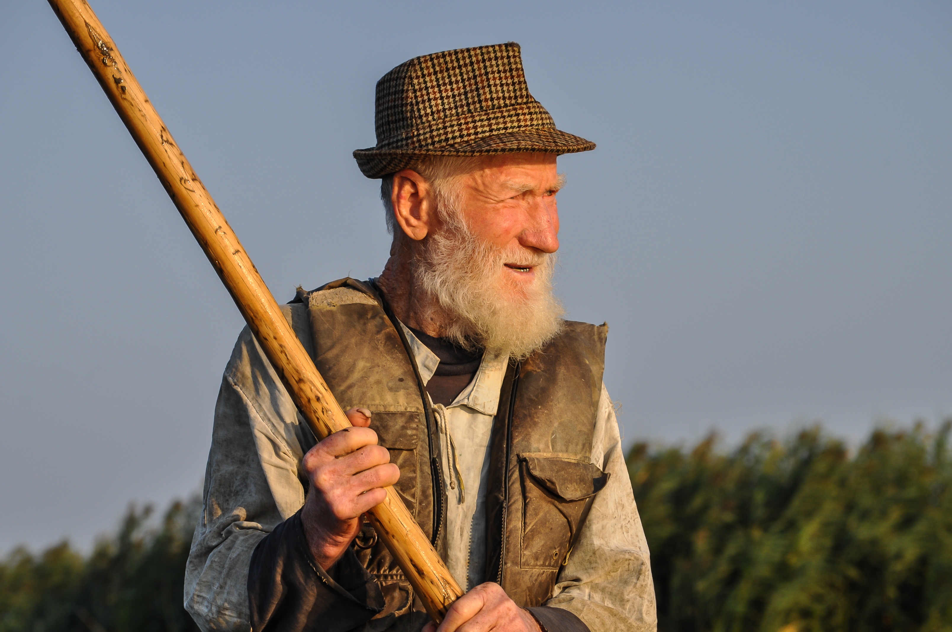 pleased, activity, holding, old, happy, adult, wood, contemplation, traditional, one person, nature, looking, clothing, senior adult, fisherman, content, HD Wallpaper