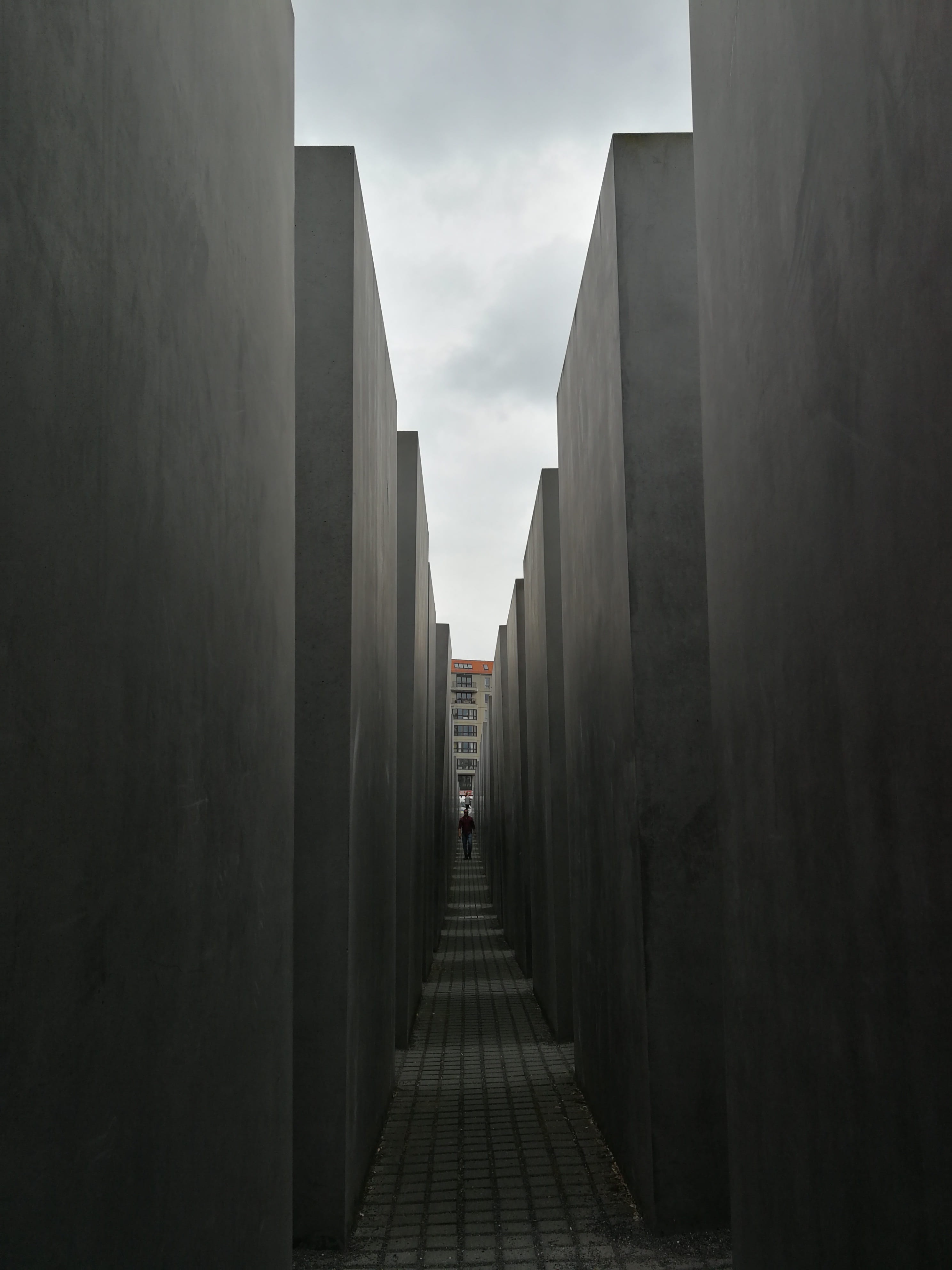 sky, alley, building, in a row, diminishing perspective, war memorial, no people, building exterior, travel destinations, outdoors, city, built structure, Phone HD Wallpaper