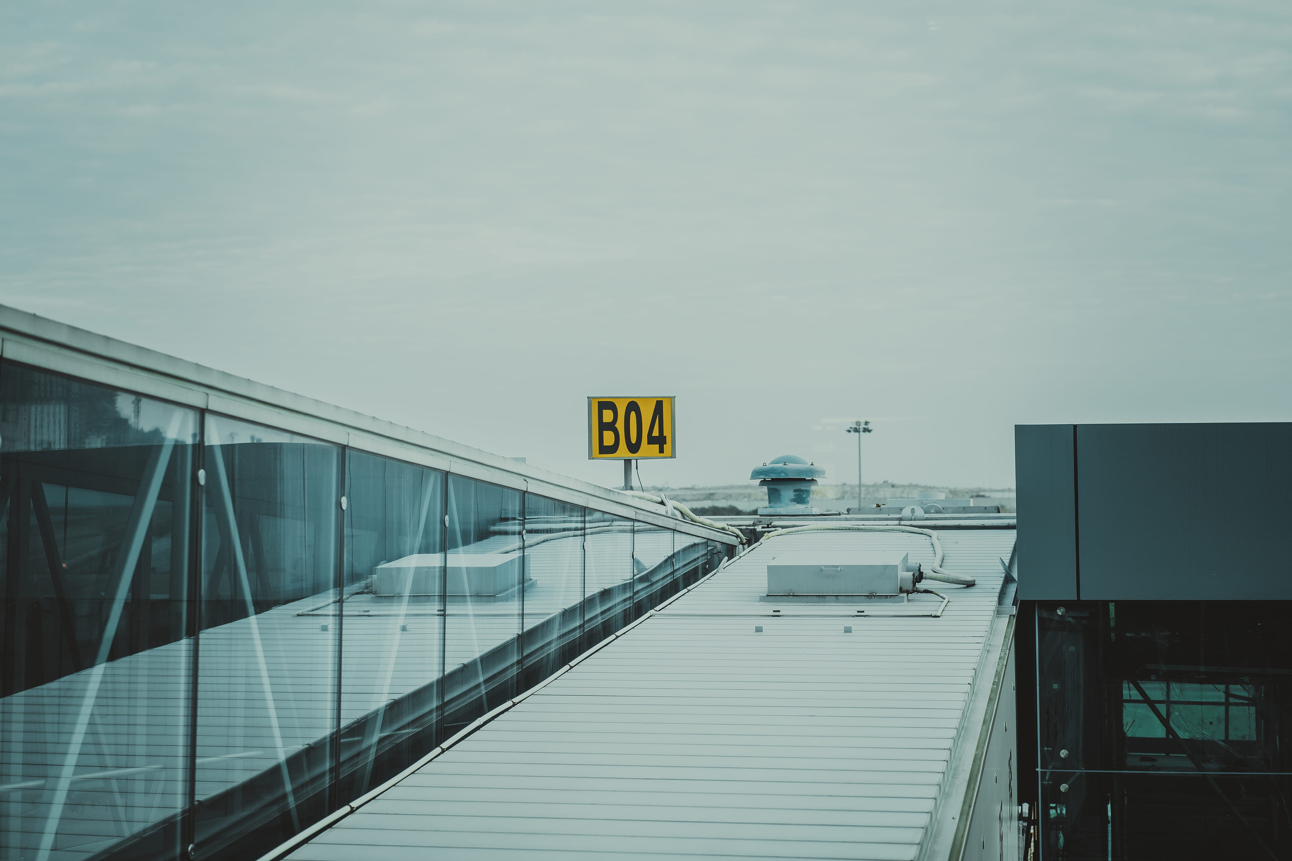 transportation system, light, metal, 4K, glass panels, bridge - man made structure, airport, architecture, direction, urban, white, daylight, modern, nature, HD Wallpaper