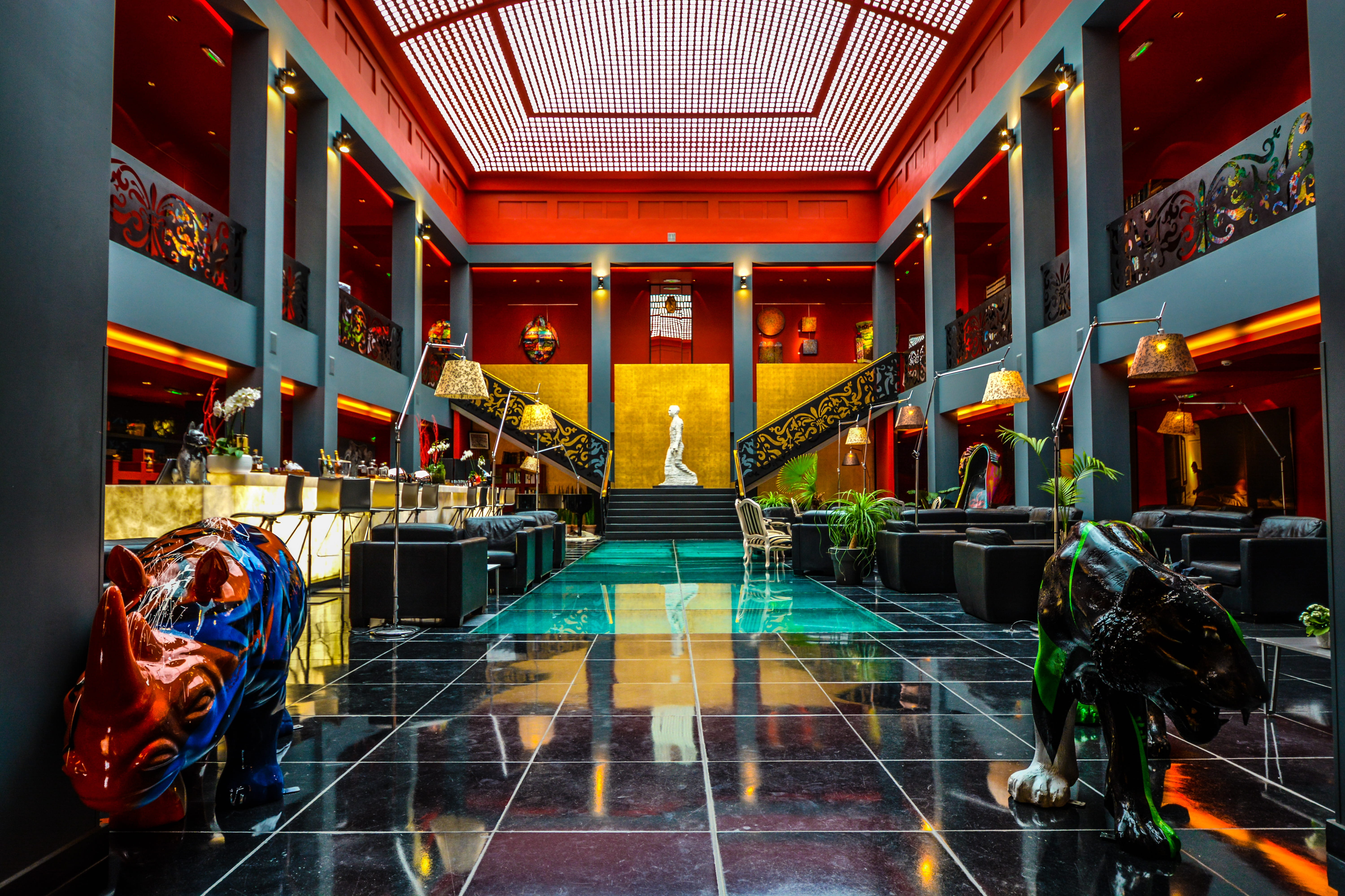 tiger, room, empty, interior, flooring, animal, arts culture and entertainment, no people, street, absence, boutique, hotel, decore, swimming pool, 5K, HD Wallpaper