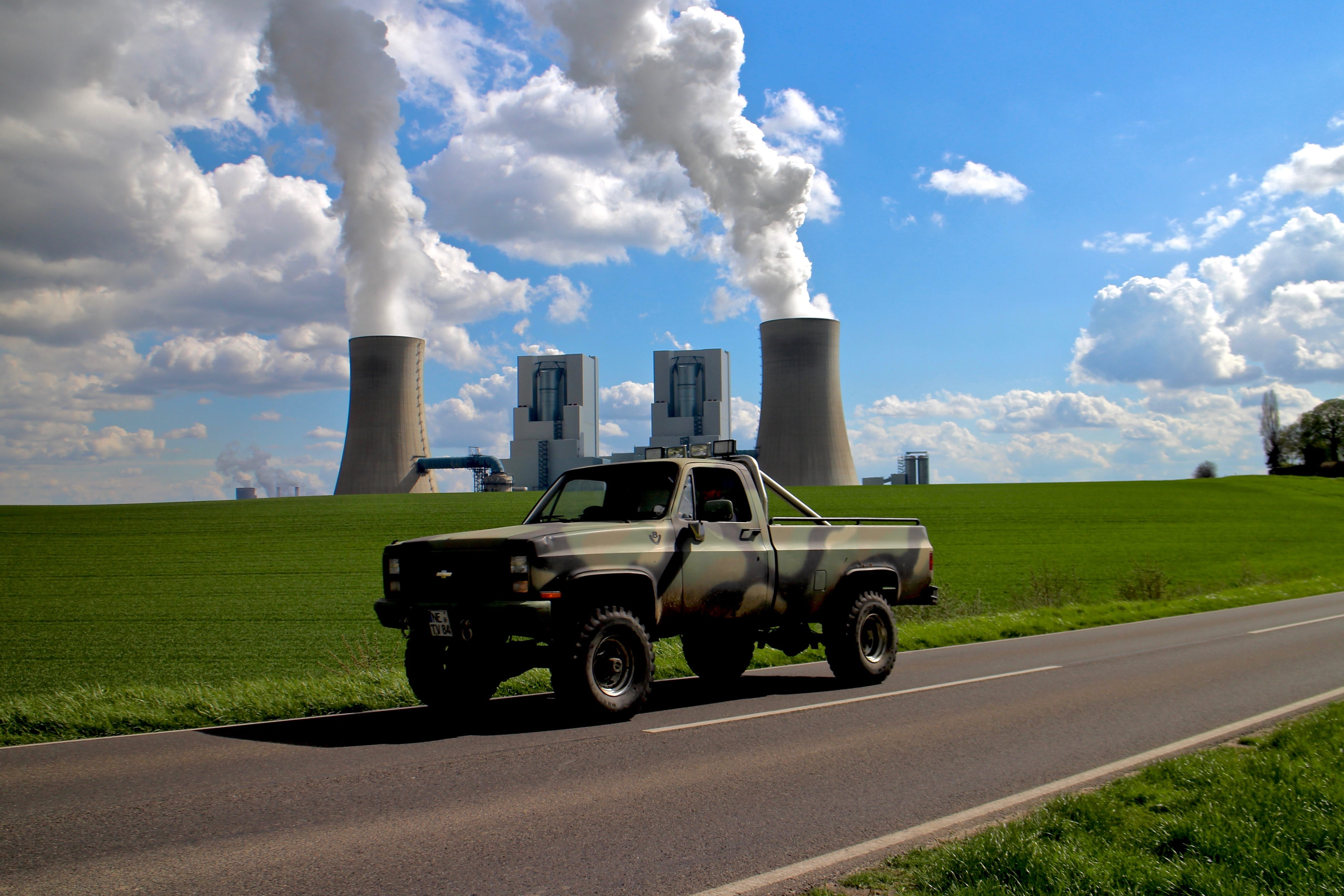 landscape, current, 4K, mode of transportation, environment, no people, road, sky, day, factory, fuel and power generation, environmental protection, smoke stack, HD Wallpaper