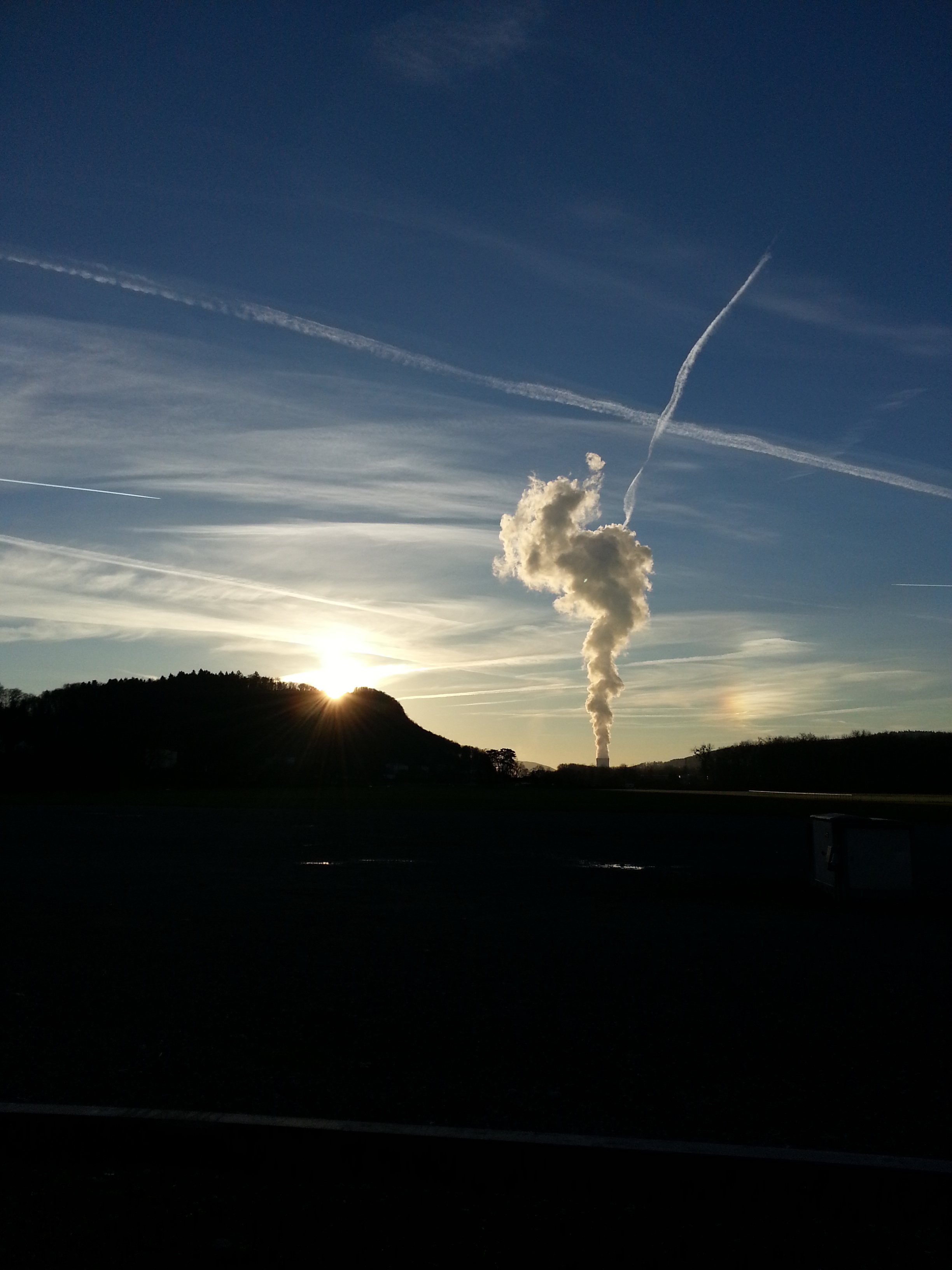 factory, pollution, sky, smoke - Physical Structure, no people, smoke stack, environment, outdoors, chimney, sunset, environmental issues, steam, water vapor, Phone HD Wallpaper