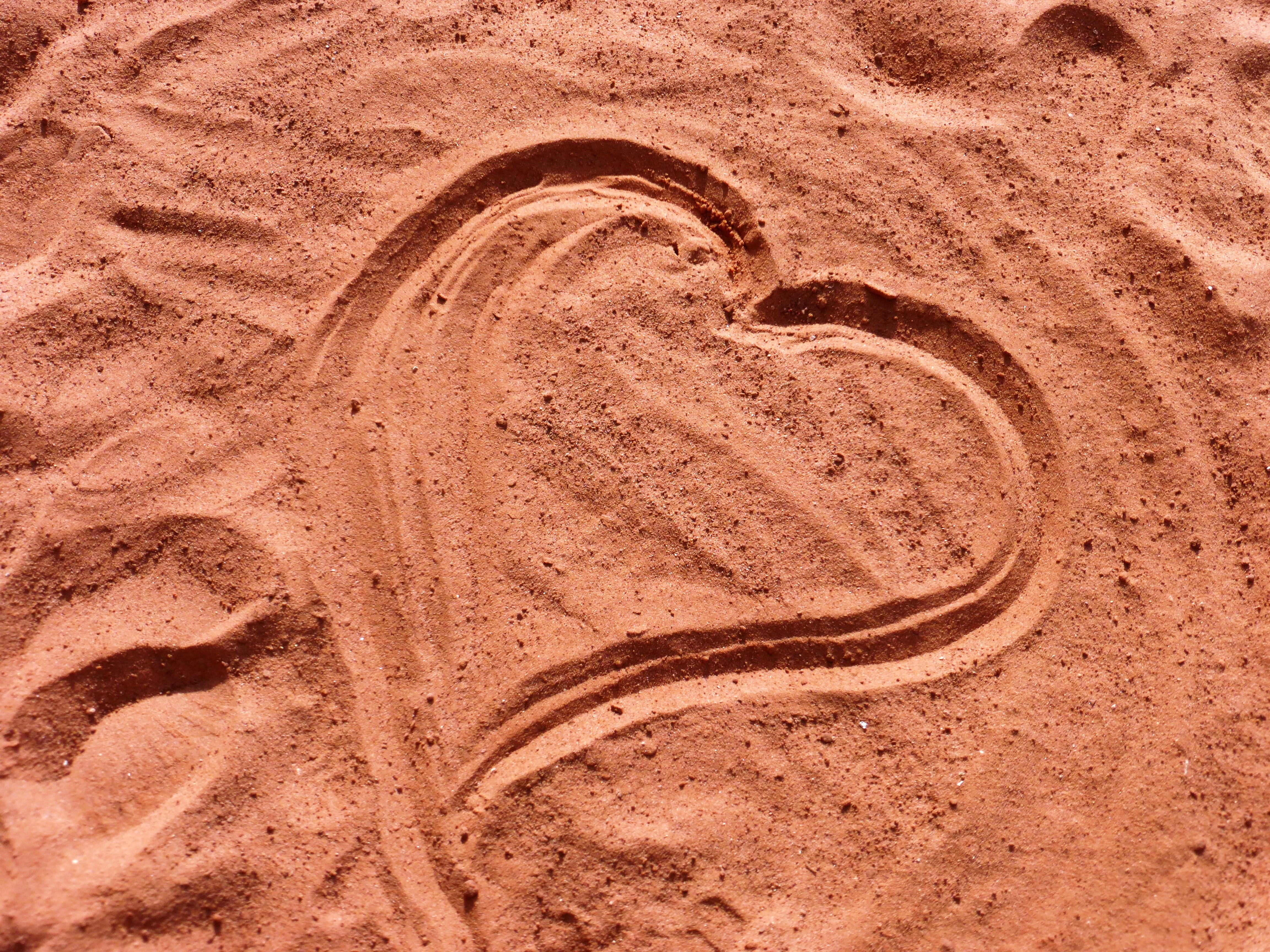 pattern, textured, brown, heart, sunlight, no people, track - imprint, tire, full frame, outdoors, romantic, drawing, arid climate, nature, shape, design, HD Wallpaper