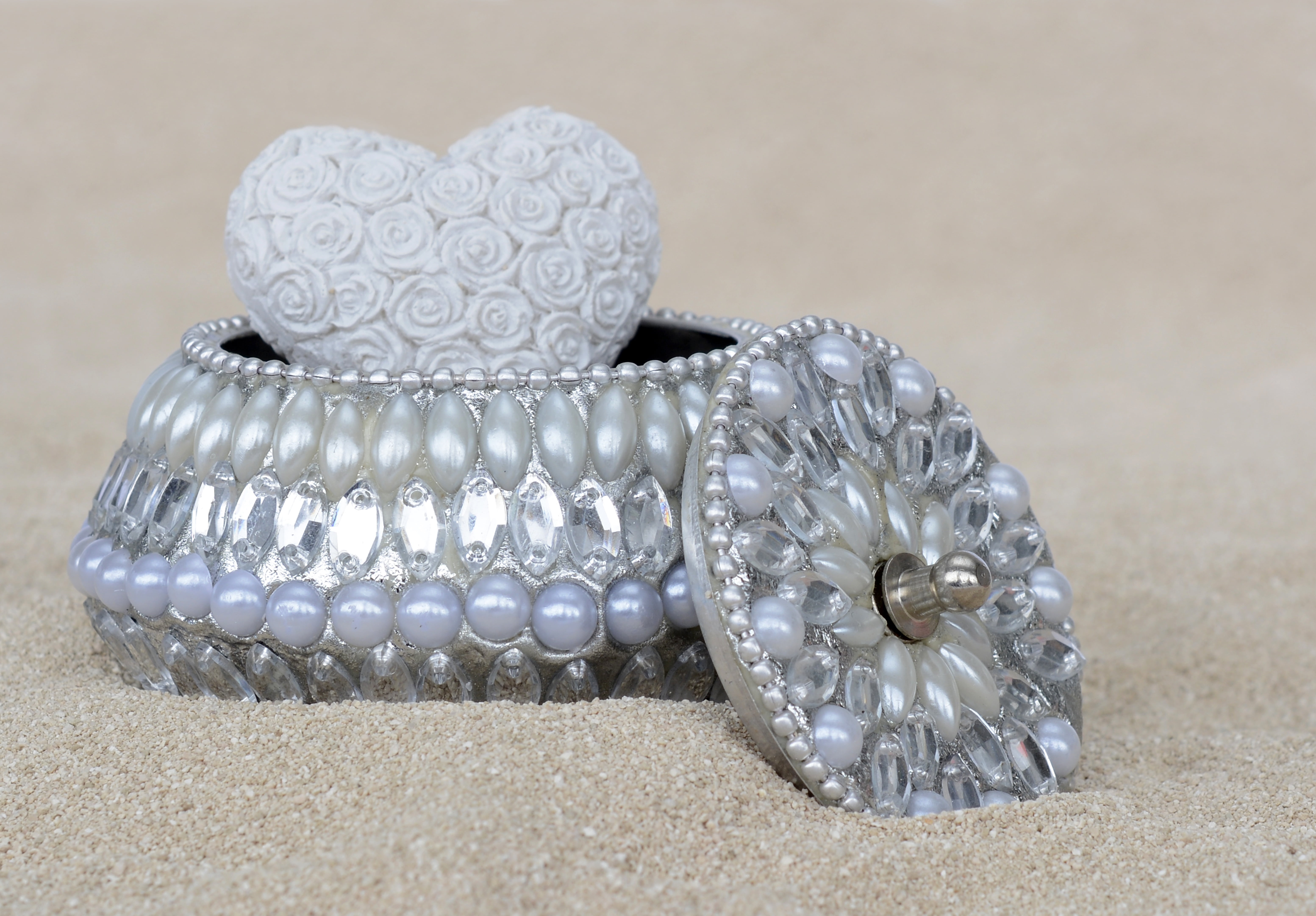 expense, jewelry, metal, precious gem, luxury, wealth, white, encrusted, box, jewelry box, still life, shimmer, beach, silver colored, sand, antique, heart, HD Wallpaper