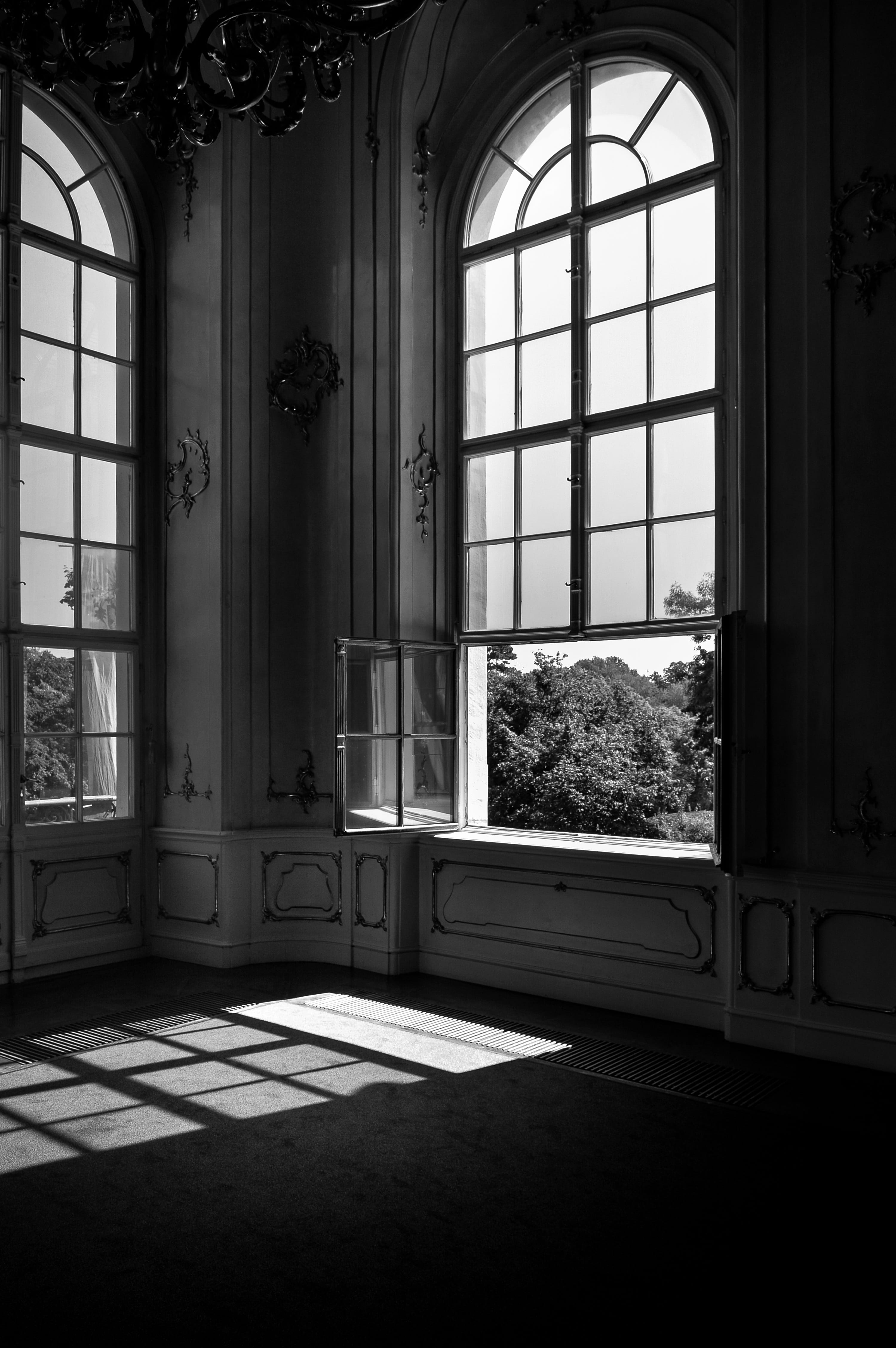 photography, hungarian, transparent, flooring, Hungary, landmark, 4K, tower, monument, historic, plant, eastern, handle, europe, black and white, Castle, Phone HD Wallpaper