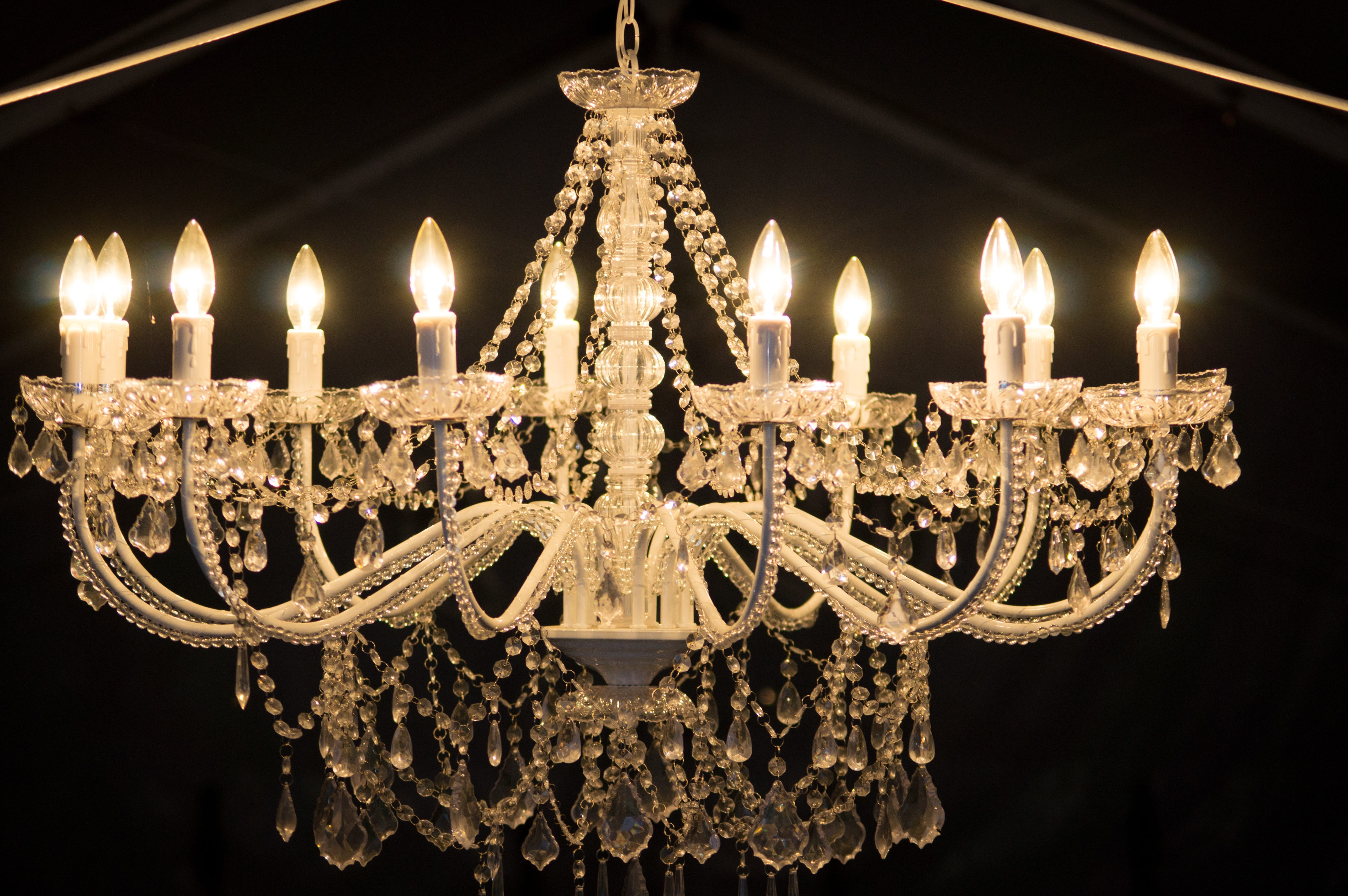close up, living, view, lighting equipment, design, crystal glass, videolabtv01, fire, wealth, ceiling, crystal, flame, luxury, close, chandelier, celebration, HD Wallpaper