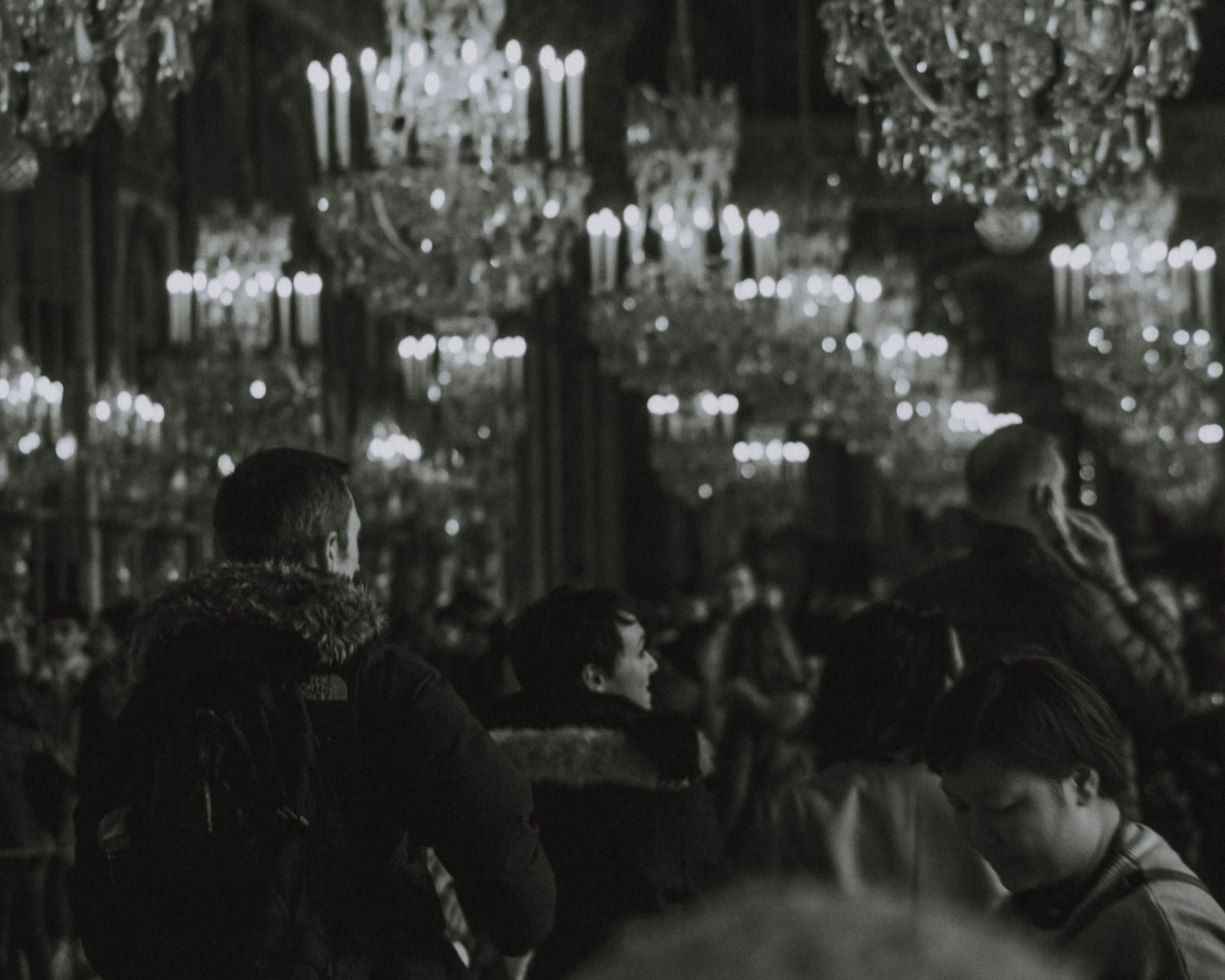 chandelier, lifestyles, togetherness, men, castle, france, geometric, business, architecture, versailles, bnw, light, travel, arch, illuminated, stranger, HD Wallpaper