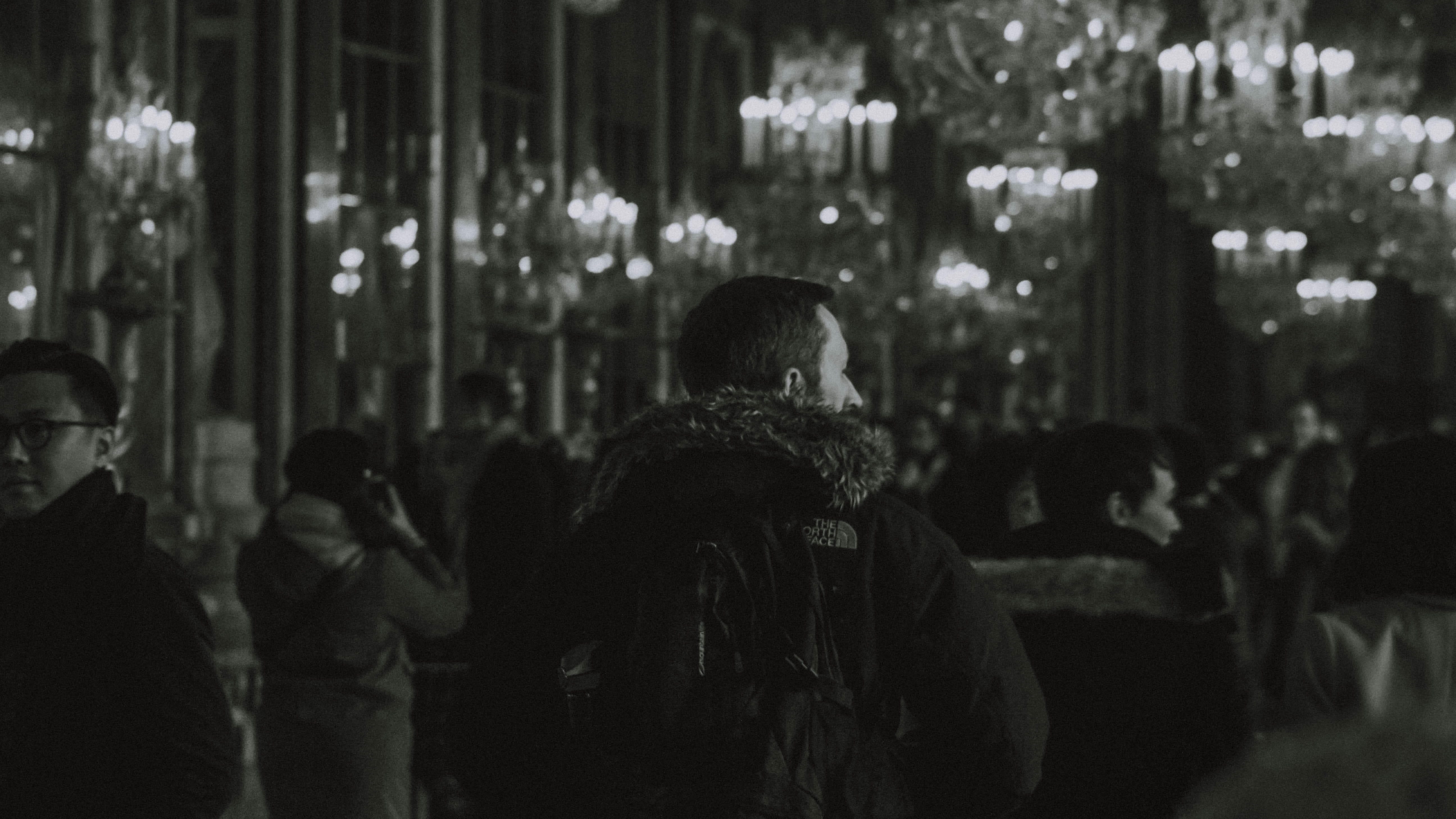 castle, mid adult men, dark, light, bnw, france, adult, mid adult, standing, château de versailles, stranger, men, night, women, people, young adult, HD Wallpaper