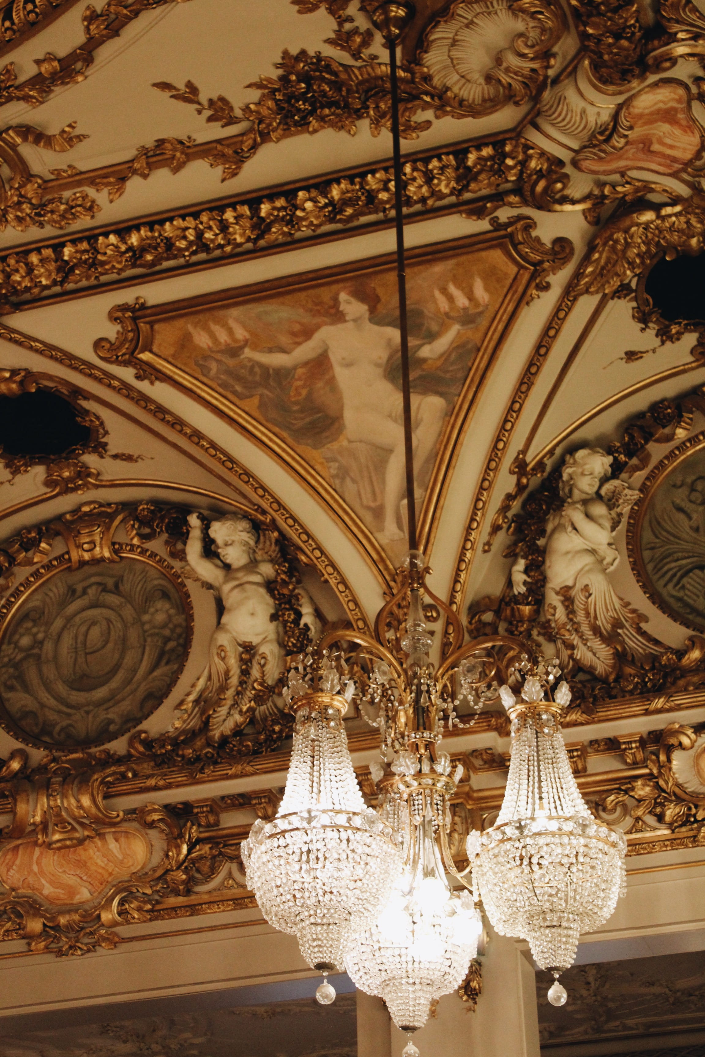 gold, mirror, museum, chandelier, low angle view, decoration, 2K, creativity, paris france, ornate, architecture, historical, craft, lights, built structure, Phone HD Wallpaper