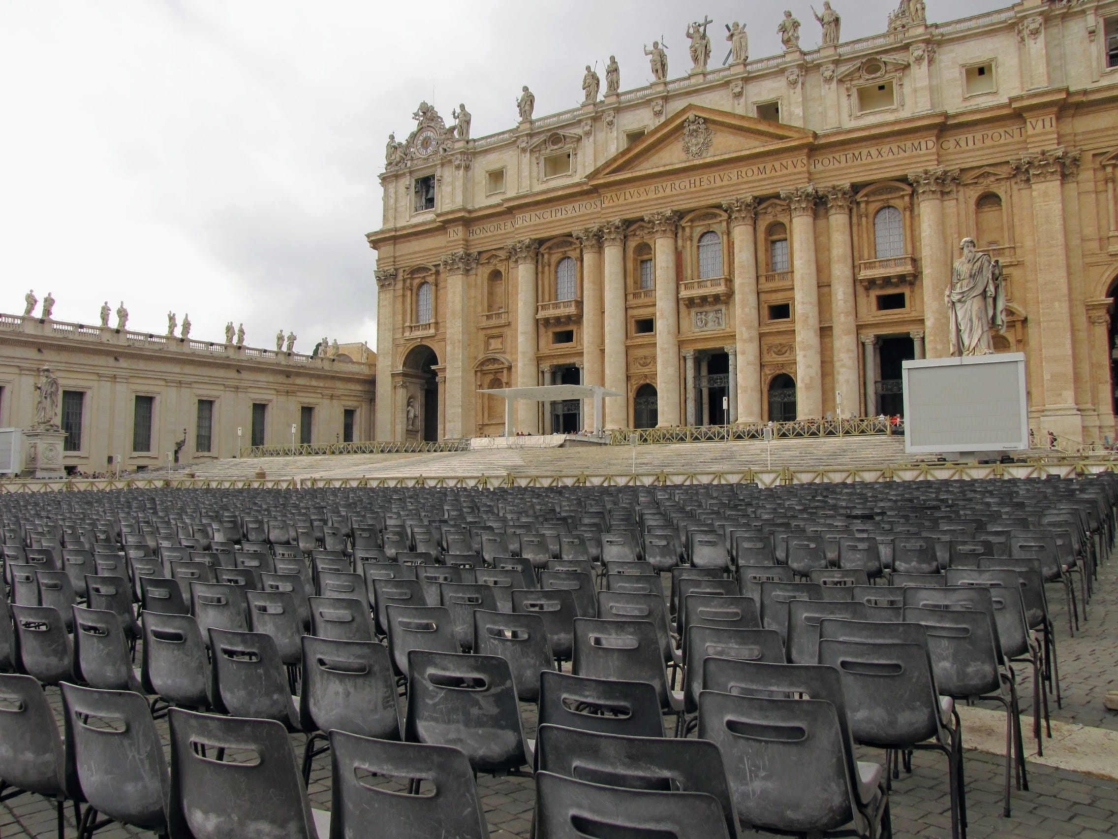 grey, city, arts culture and entertainment, architecture, architectural column, the past, 1080P, church, history, rome, sky, vatican, chairs, outdoors, HD Wallpaper
