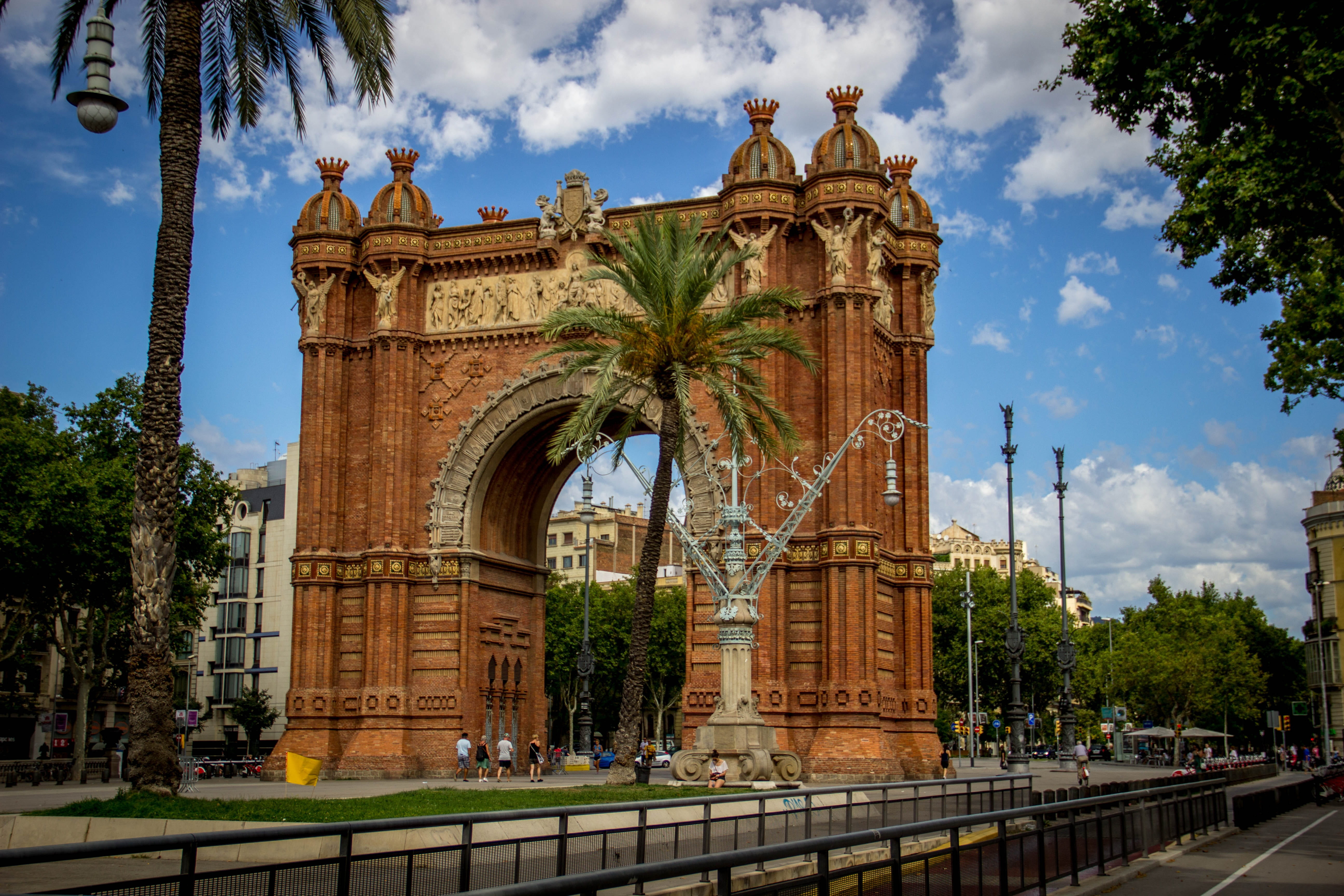 urban Scene, sky, cloud - sky, outdoors, Spain, travel, day, built Structure, Architecture, history, gate, the past, tourism, travel Destinations, tree, HD Wallpaper