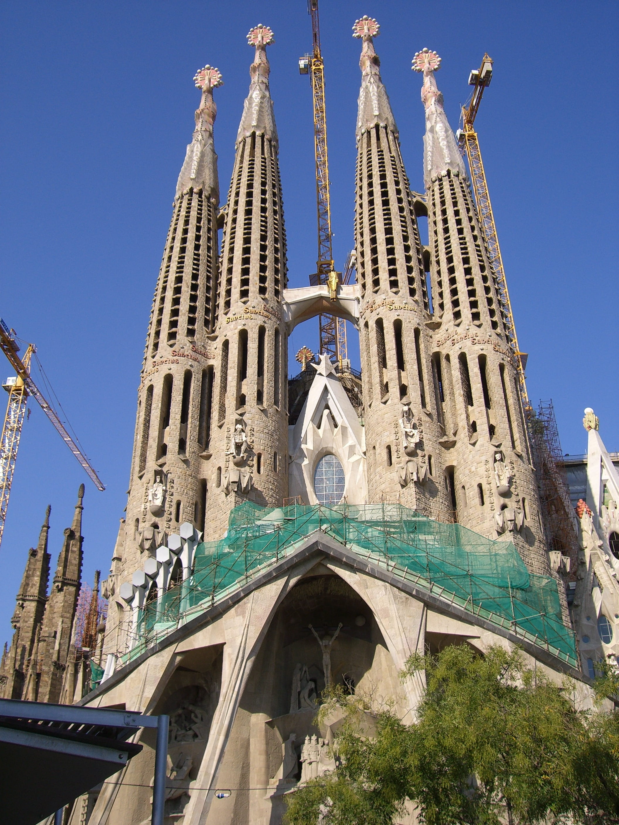 day, building exterior, Catalonia, arch, bridge - man made structure, religion, nature, sky, Spain, built structure, la sagrada familia, no people, spire, Phone HD Wallpaper