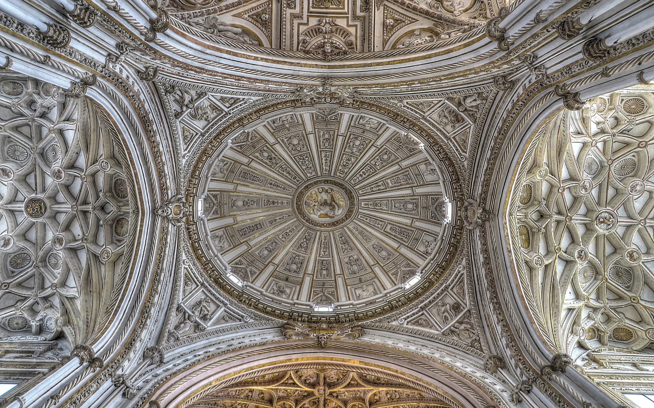 directly below, travel destinations, religion, Cordoba, 2K, arch, architecture, cupola, design, glass, spirituality, mural, the past, no people, building exterior, HD Wallpaper