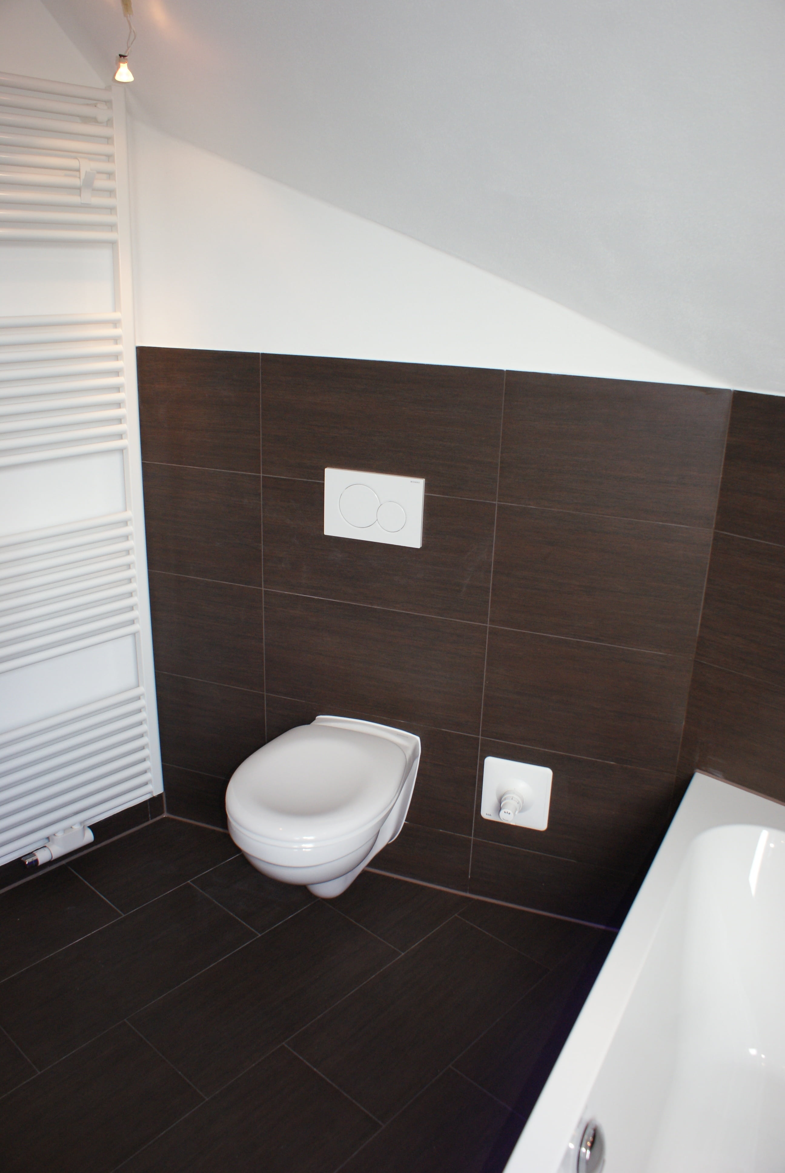 bad, bathroom, wc, space, white, luxury, domestic room, household fixture, flushing toilet, purity, mirror, bathroom sink, home, closet, convenience, toilet bowl, Phone HD Wallpaper