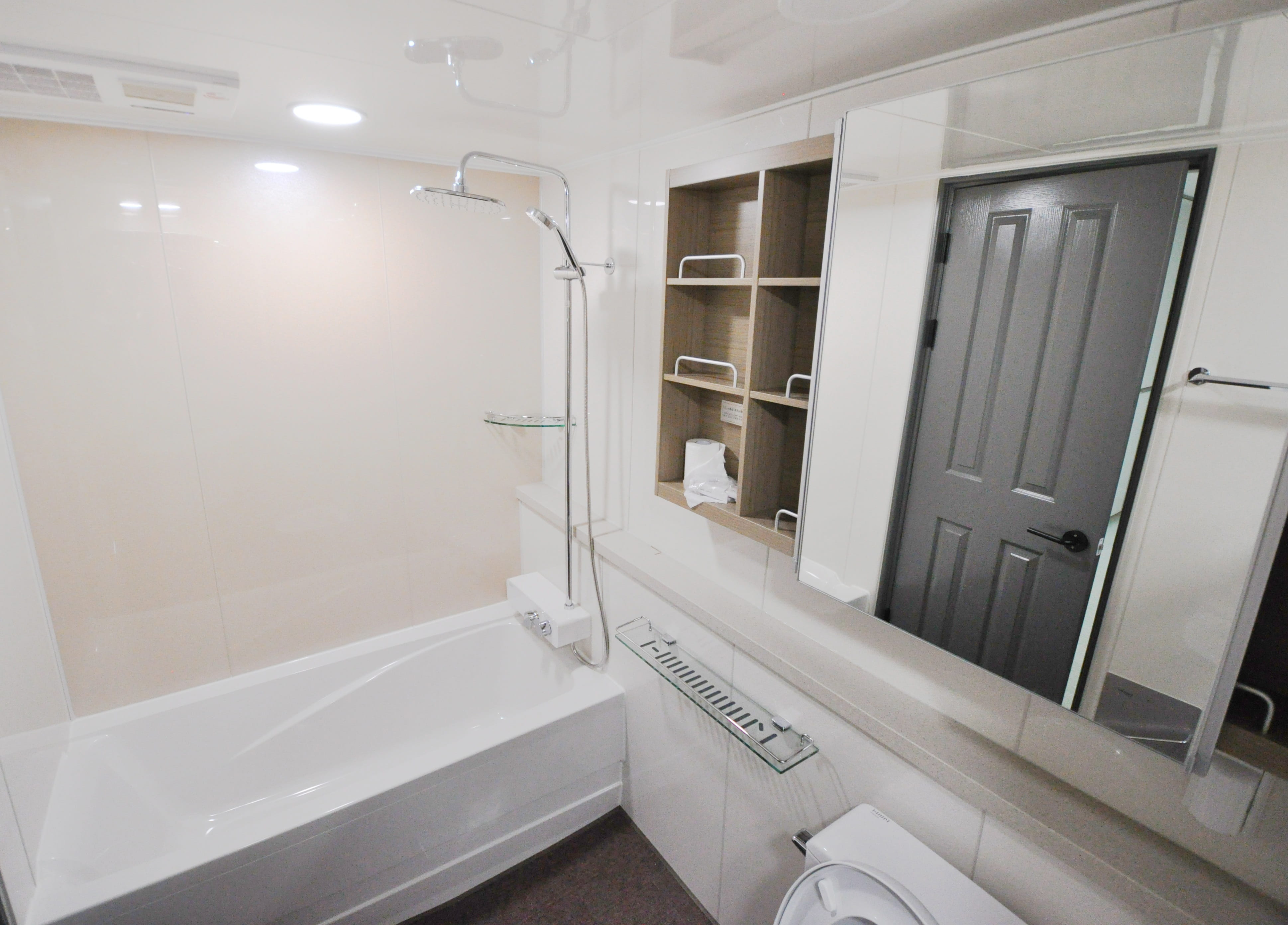 domestic bathroom, day, architecture, bathtub, home, shelf, wooden, household equipment, domestic Room, white color, no People, sink, door, window, luxury, HD Wallpaper