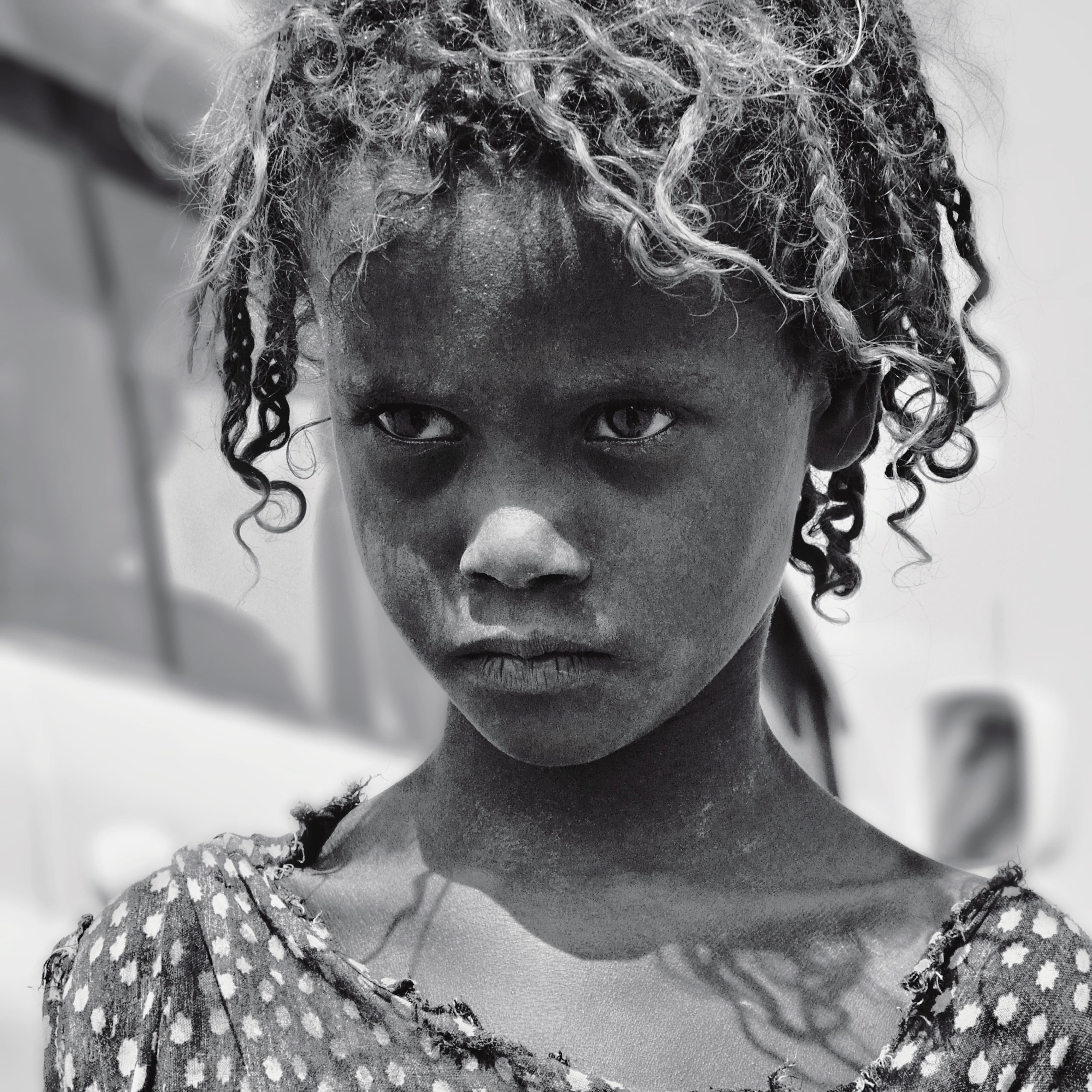 human hair, looking at camera, portrait, headshot, kid, hair, contemplation, ethiopia, photography, africa, front view, person, photo, emotion, tribe, indoors, Phone HD Wallpaper