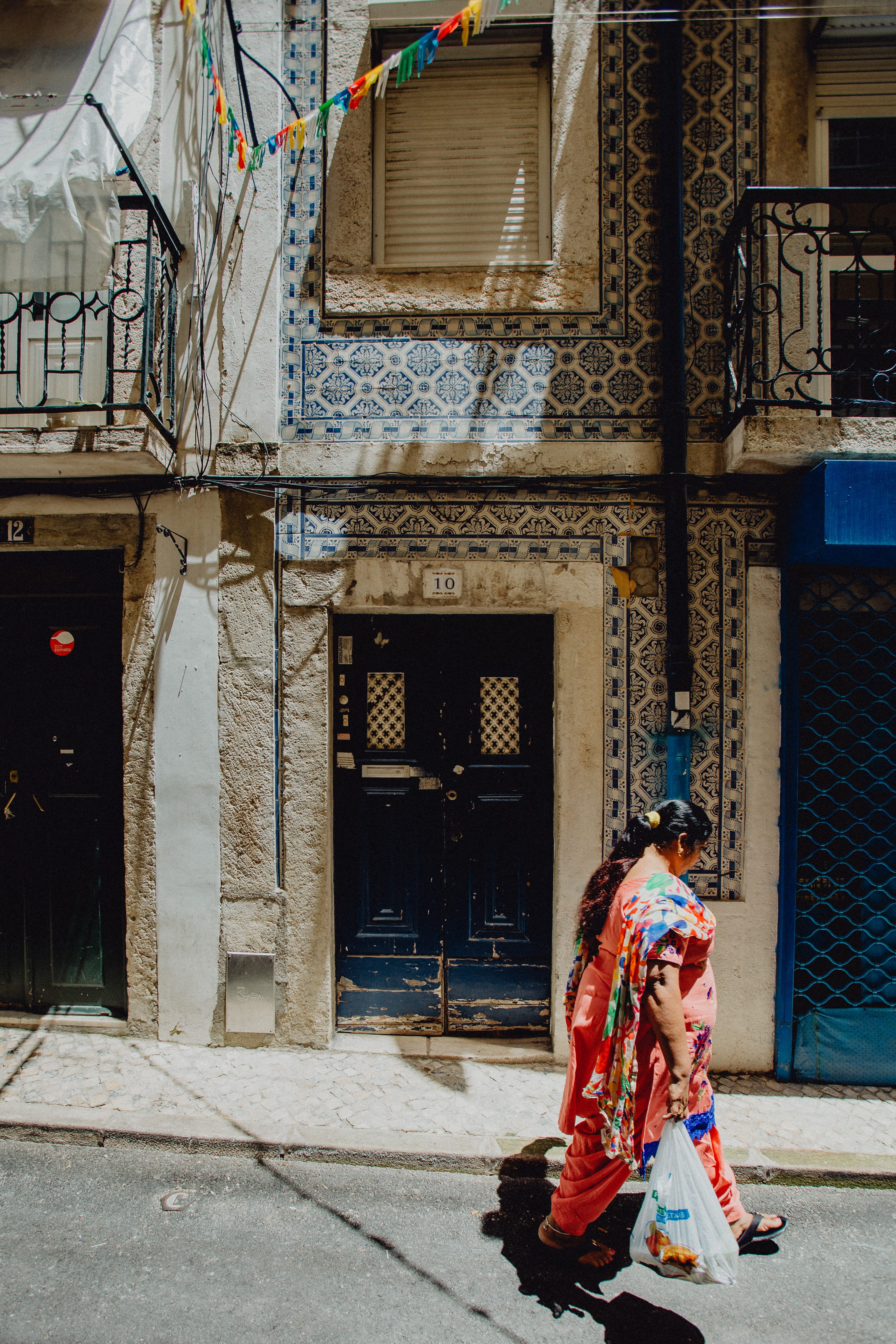 women, building, architecture, traditional clothing, street, 4K, built structure, outdoors, building exterior, leisure activity, lisbon, city, clothing, Phone HD Wallpaper