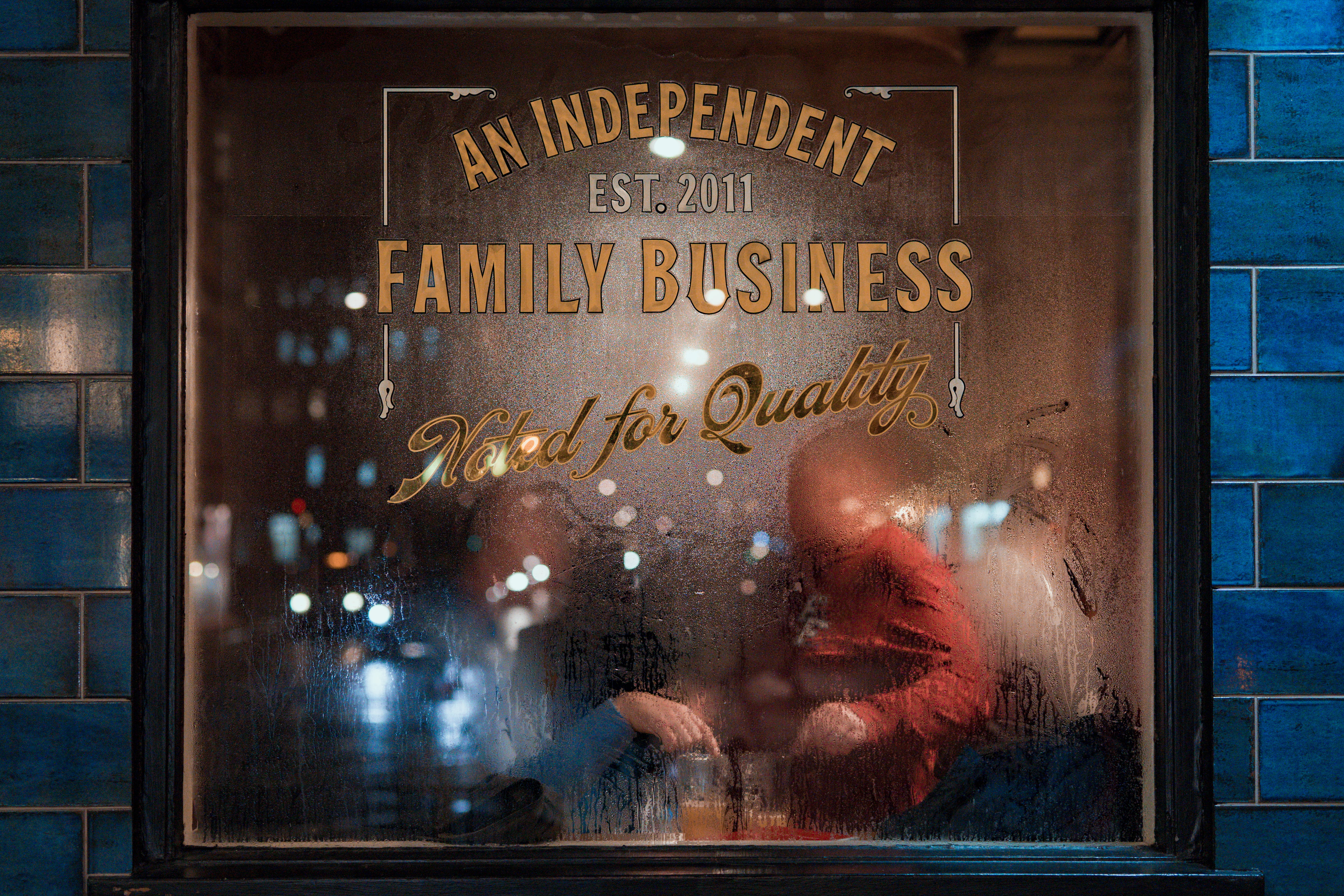 art and craft, mirror, person, family, adult, 5K, alcohol, paper, human, window display, city life, business, glass - material, drink, food and drink, HD Wallpaper
