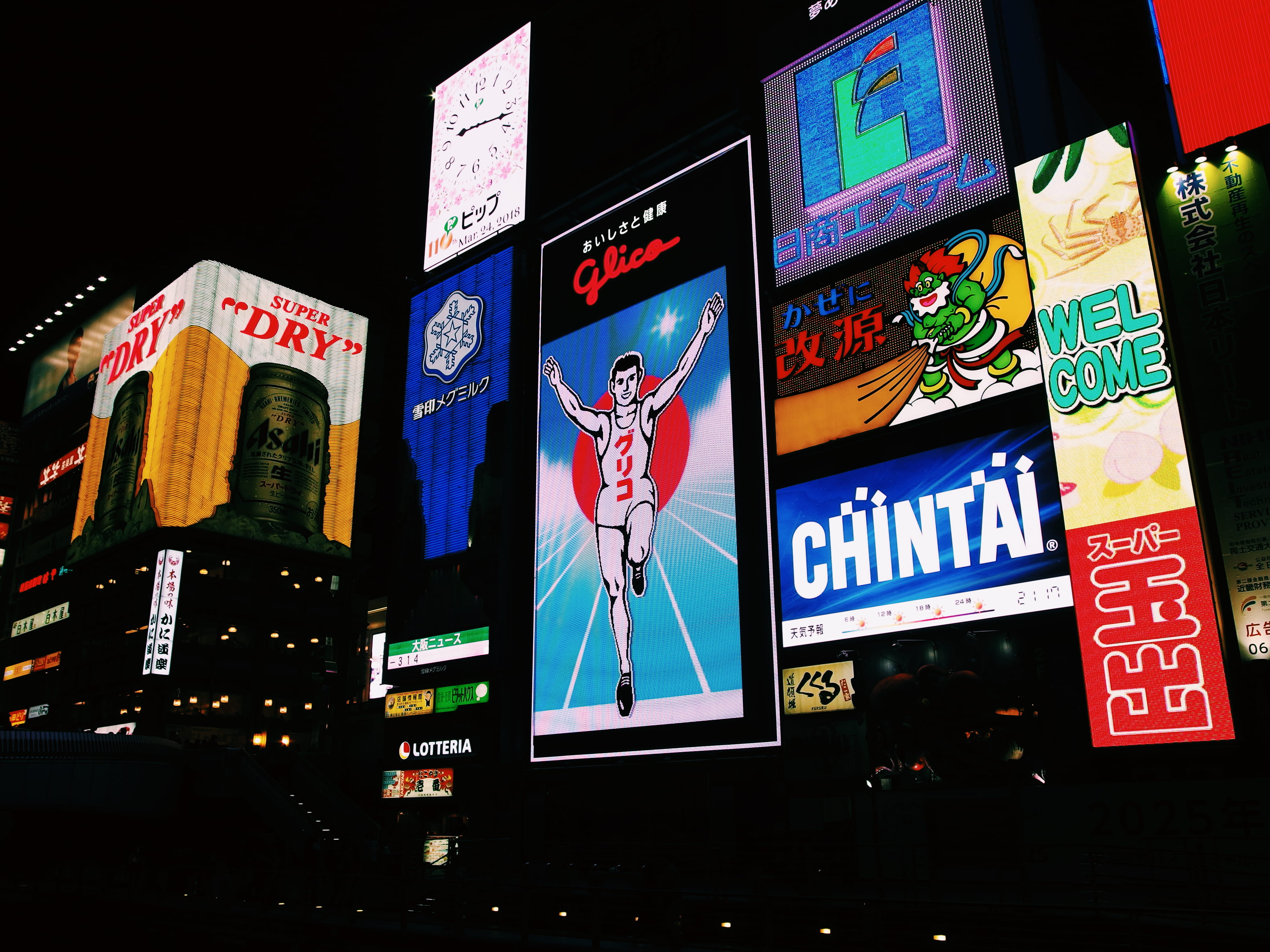 parliament, architecture, arts culture and entertainment, scoreboard, town, city, nighttime, building exterior, building, text, arcade game machine, bazaar, HD Wallpaper