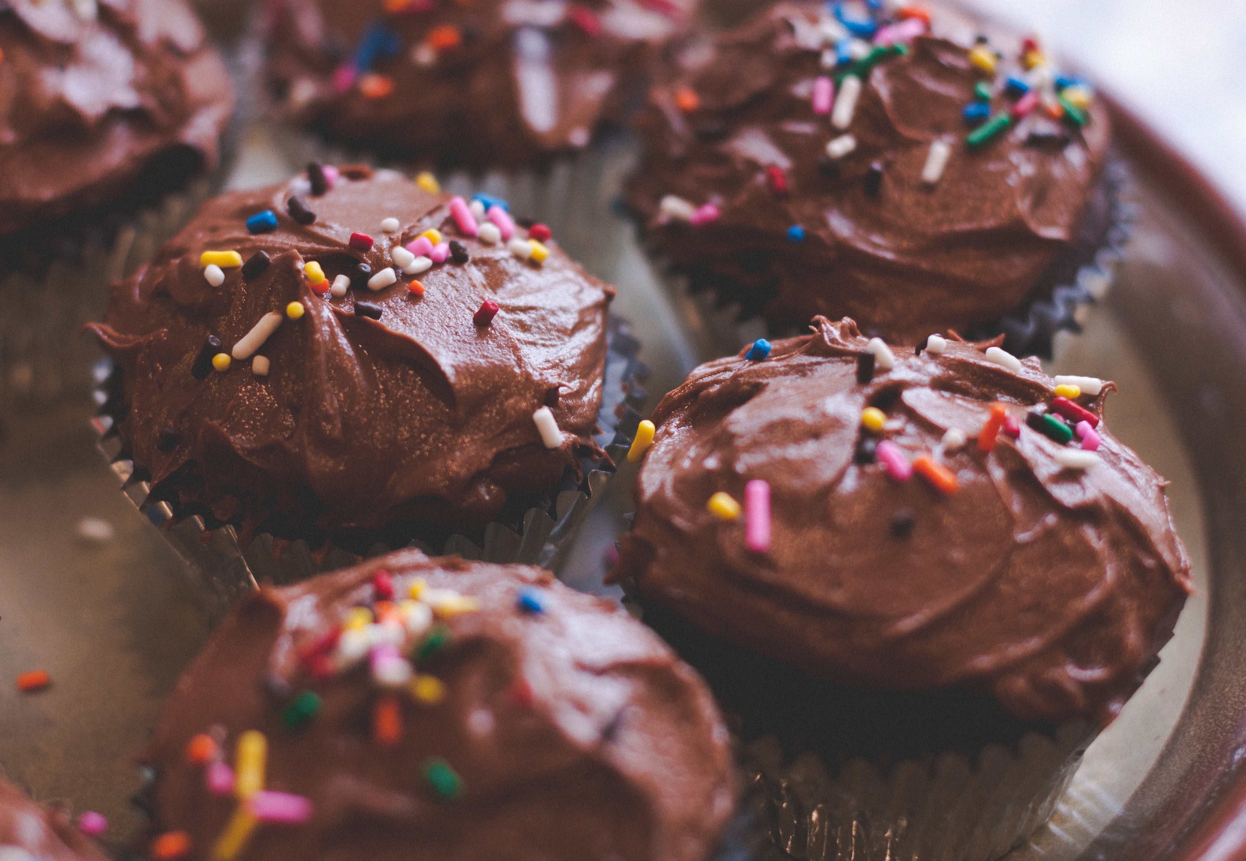 sweet Food, unhealthy Eating, snack, indoors, food, cupcakes, holiday, icing, dessert, cream, baked, cupcake, close-up, refreshment, backgrounds, chocolate, HD Wallpaper