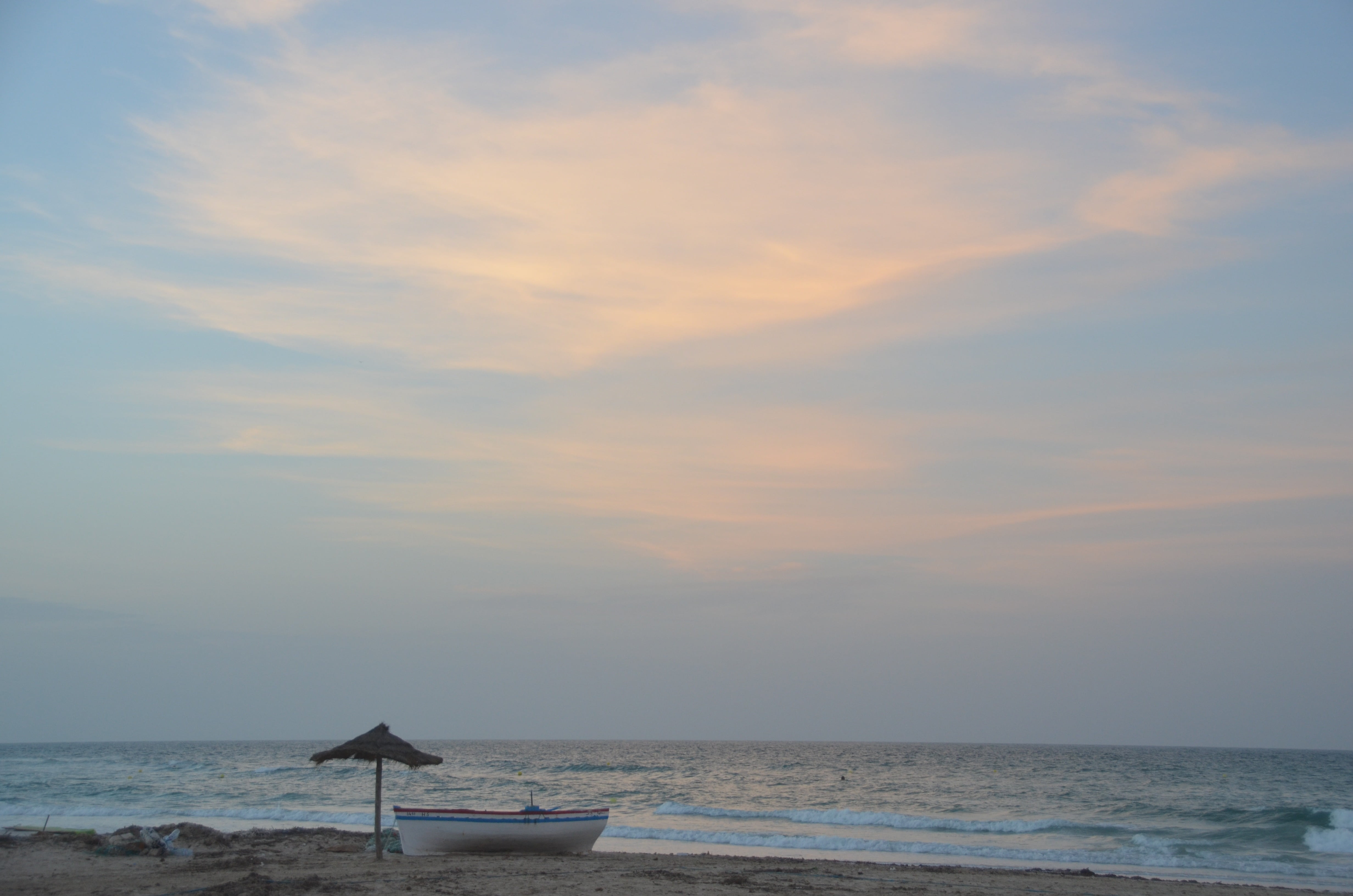 beach, no people, sunset, sun stained er gang, sky, 4K, sea, scenics - nature, horizon over water, parasol, tranquil scene, nature, outdoors, sand, sun, HD Wallpaper