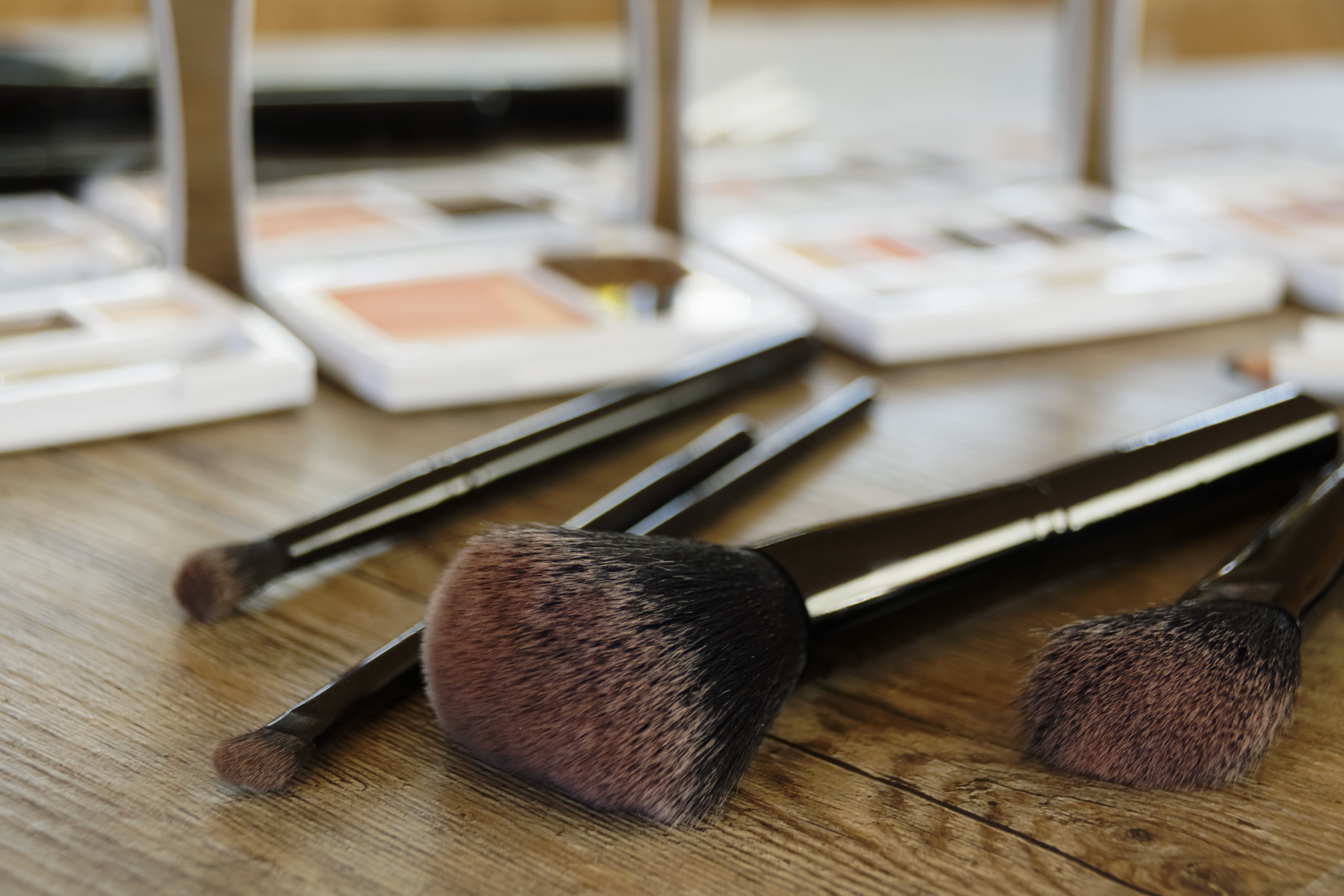 blush - make-up, eye shadow, relaxation, makeup, set, photography, makeup brush, rouge, indoors, cosmetics, group of objects, brush, table, day, personal accessory, HD Wallpaper
