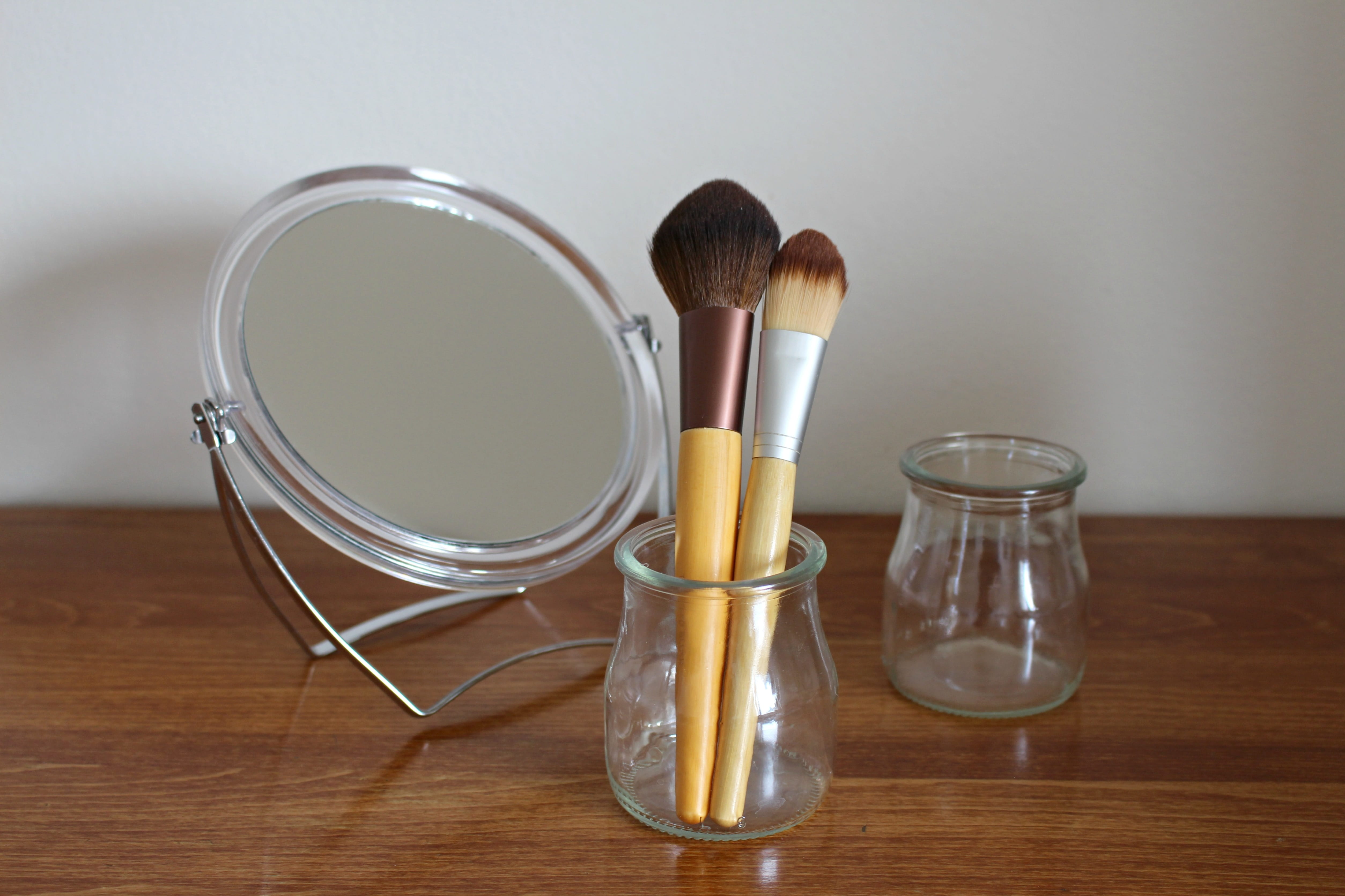container, paintbrush, table, Natural, food and drink, make up, wellness, beautiful, brush, brown, cosmetic brush, makeup, transparent, wood - material, HD Wallpaper