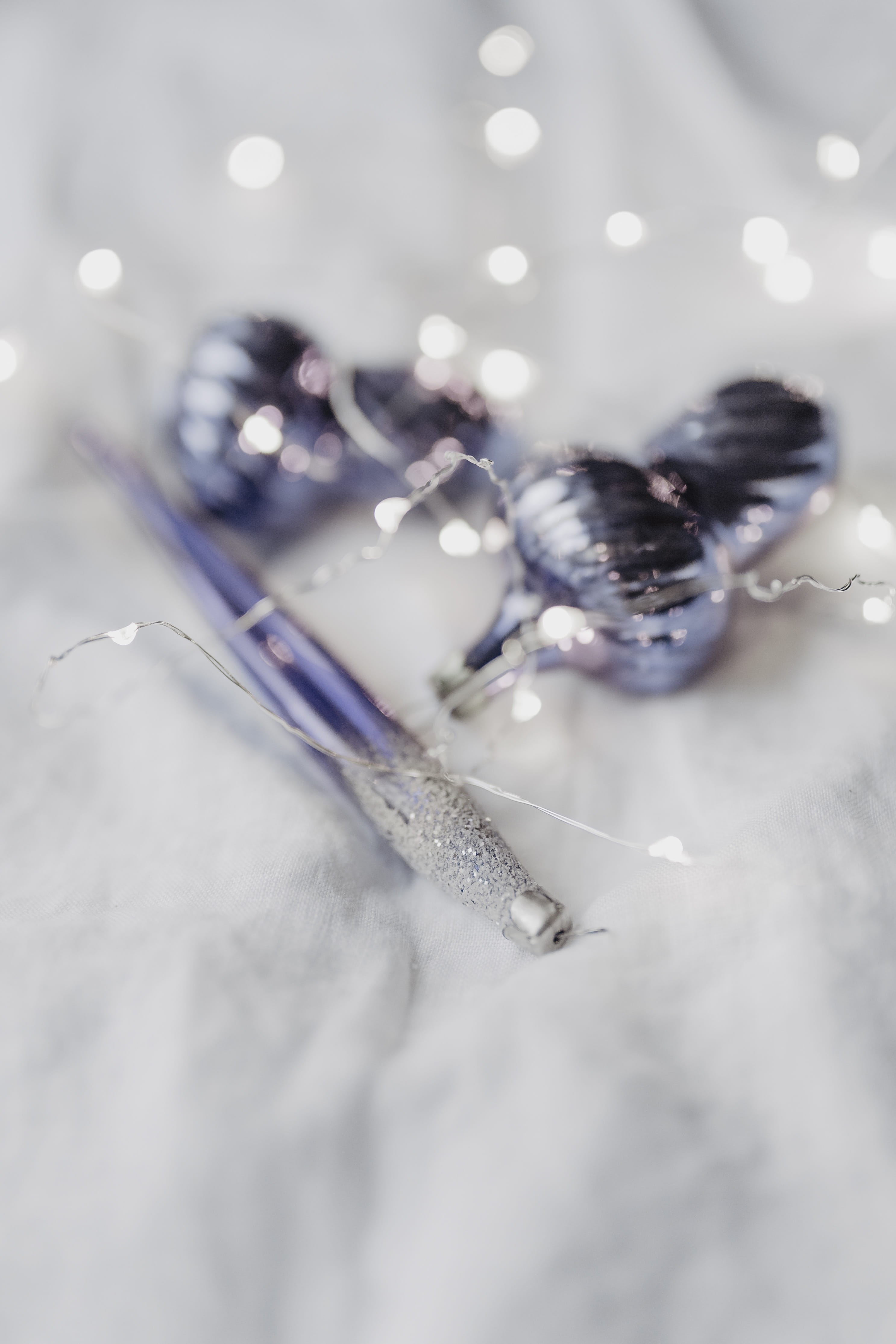 christmas, diamond ring, jewelry, pantone, indoors, ultra violet, violet, close-up, diamond - gemstone, selective focus, personal accessory, purple, luxury, Phone HD Wallpaper