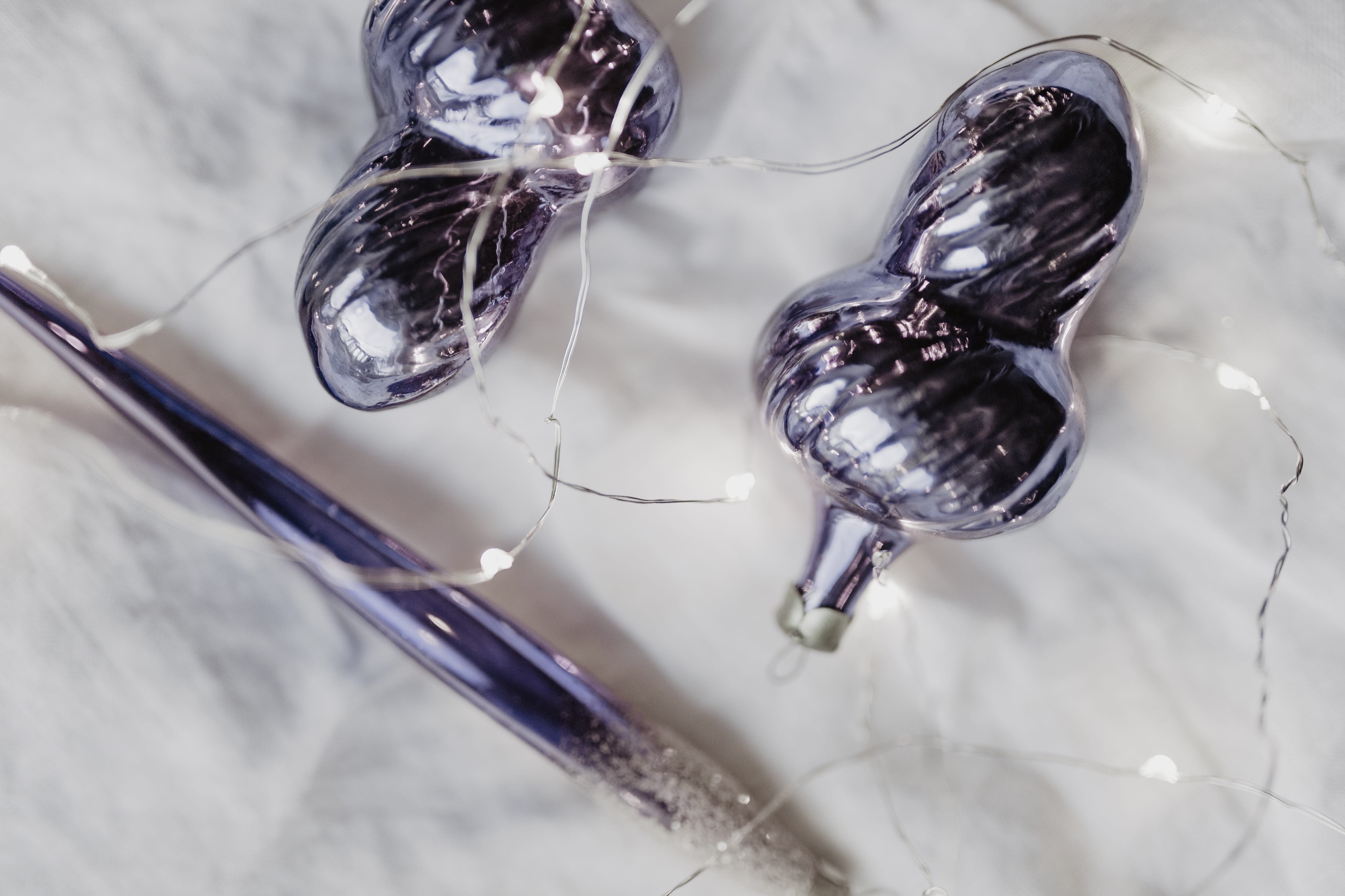 ultra violet, ornaments, nature, no people, 4K, animal themes, ultra, food, kitchen utensil, shiny, reflection, christmas, glass, drop, violet, close-up, HD Wallpaper