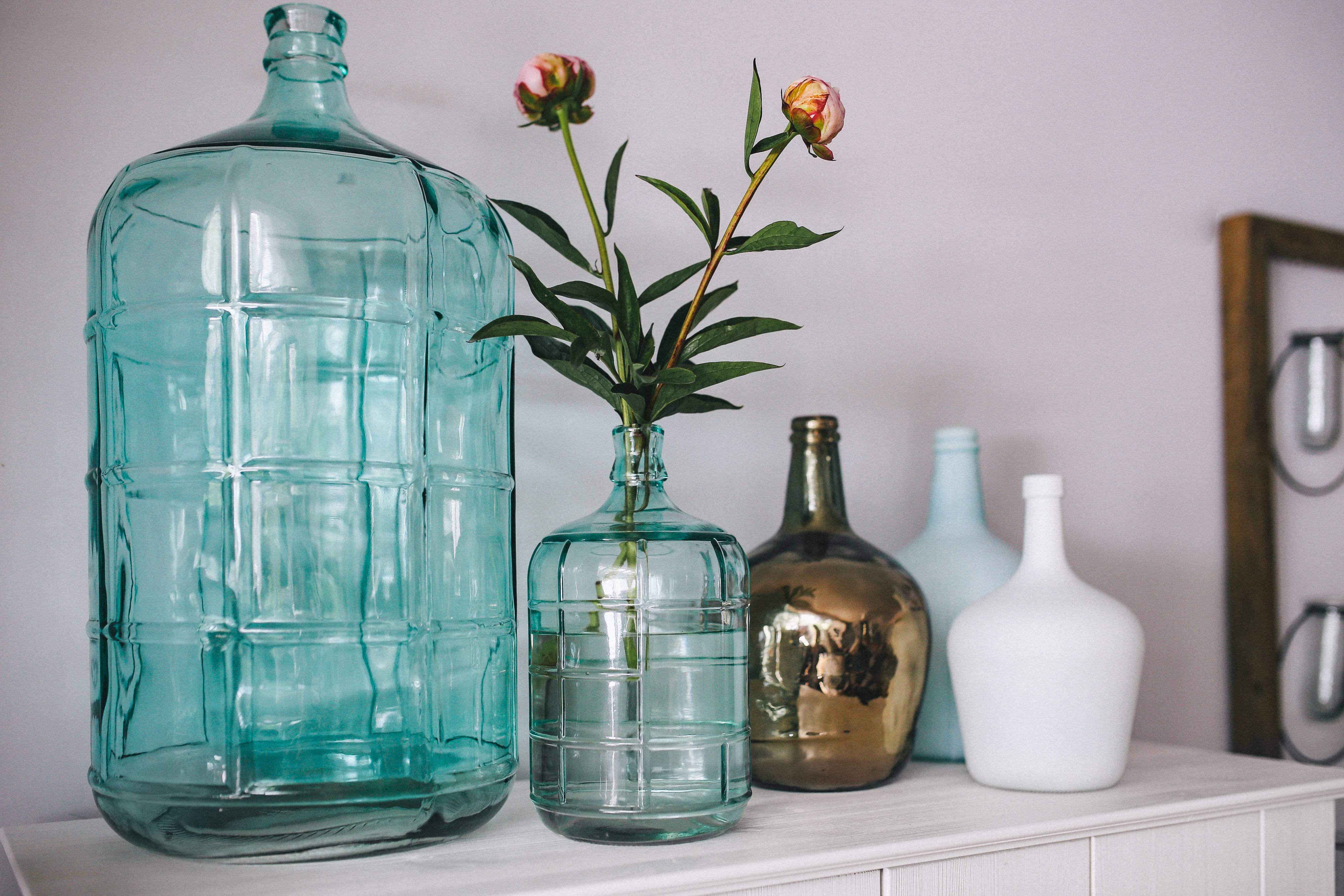 home, decor, table, modern, group of objects, interior, variation, house, no People, nature, bottle, drinking Glass, food and drink, glass - Material, 5K, HD Wallpaper
