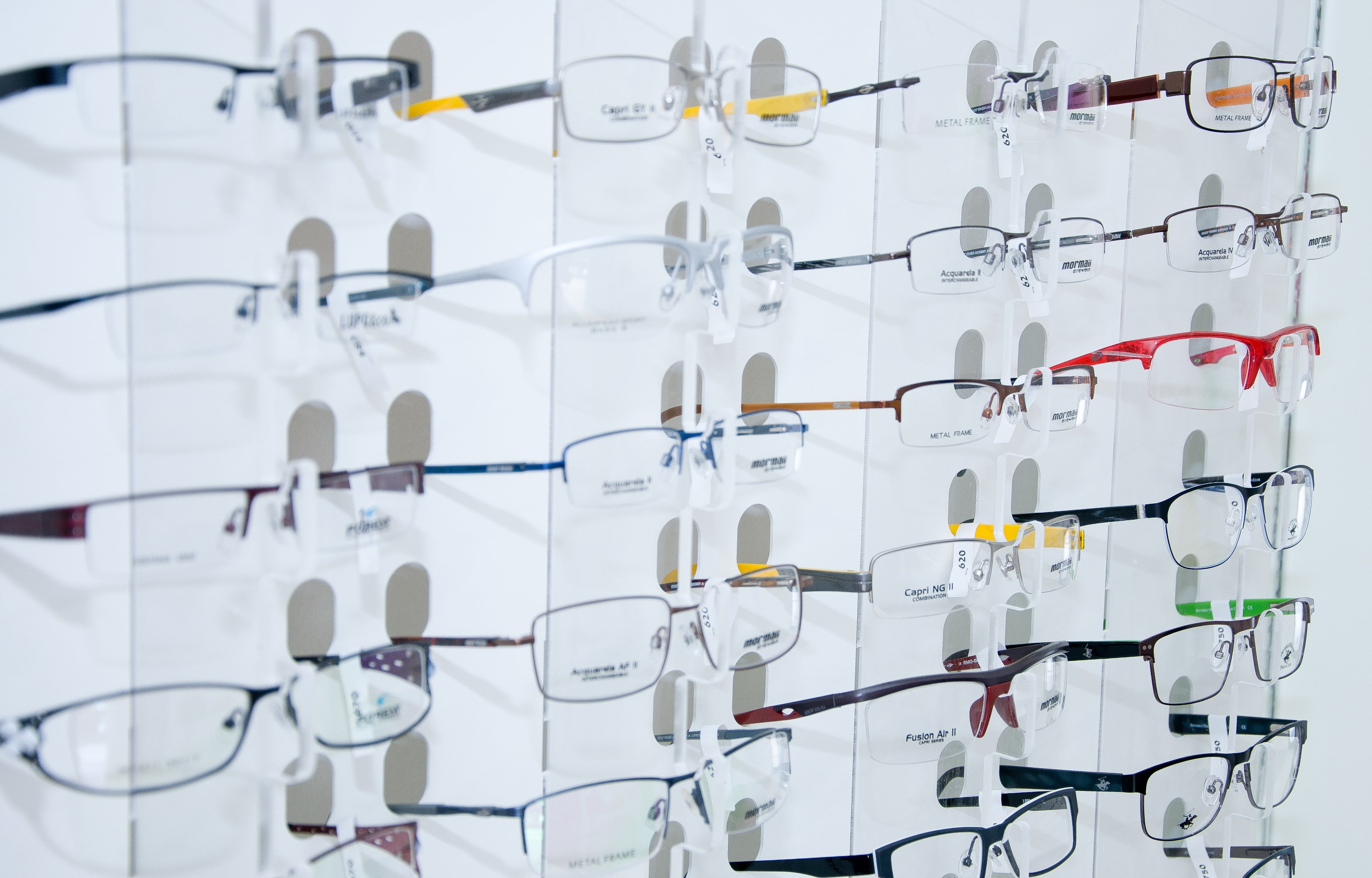 indoors, still life, healthcare and medicine, 4K, optic, eyeglasses, rack, security, eye, shop, safety, large group of objects, shopping, optometry, optician, HD Wallpaper
