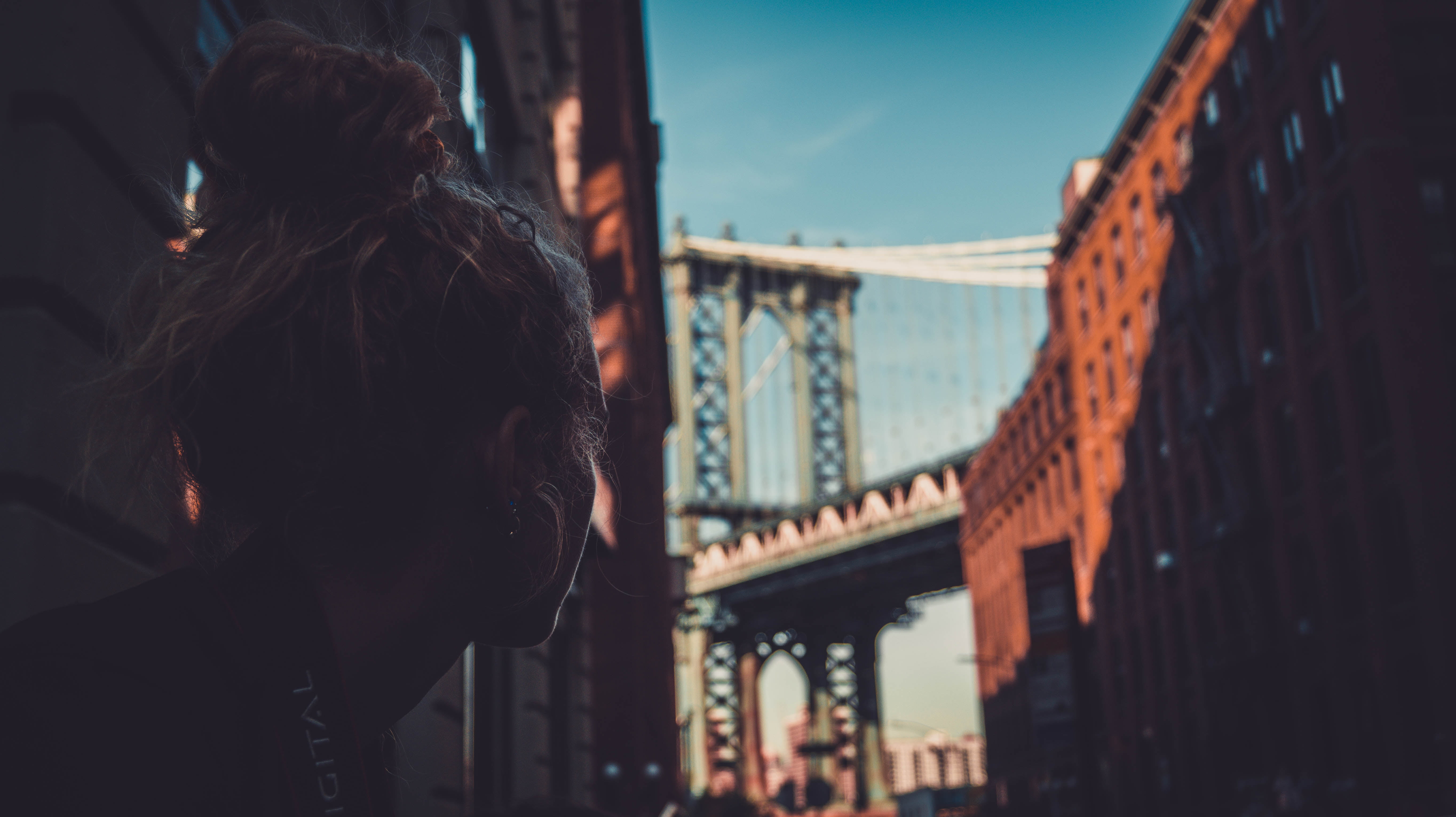 top, s, hair, focus on foreground, architecture, dumbo, Manhattan Bridge, nature, one person, day, lifestyles, hairstyle, 5K, adult, built structure, rear view, HD Wallpaper