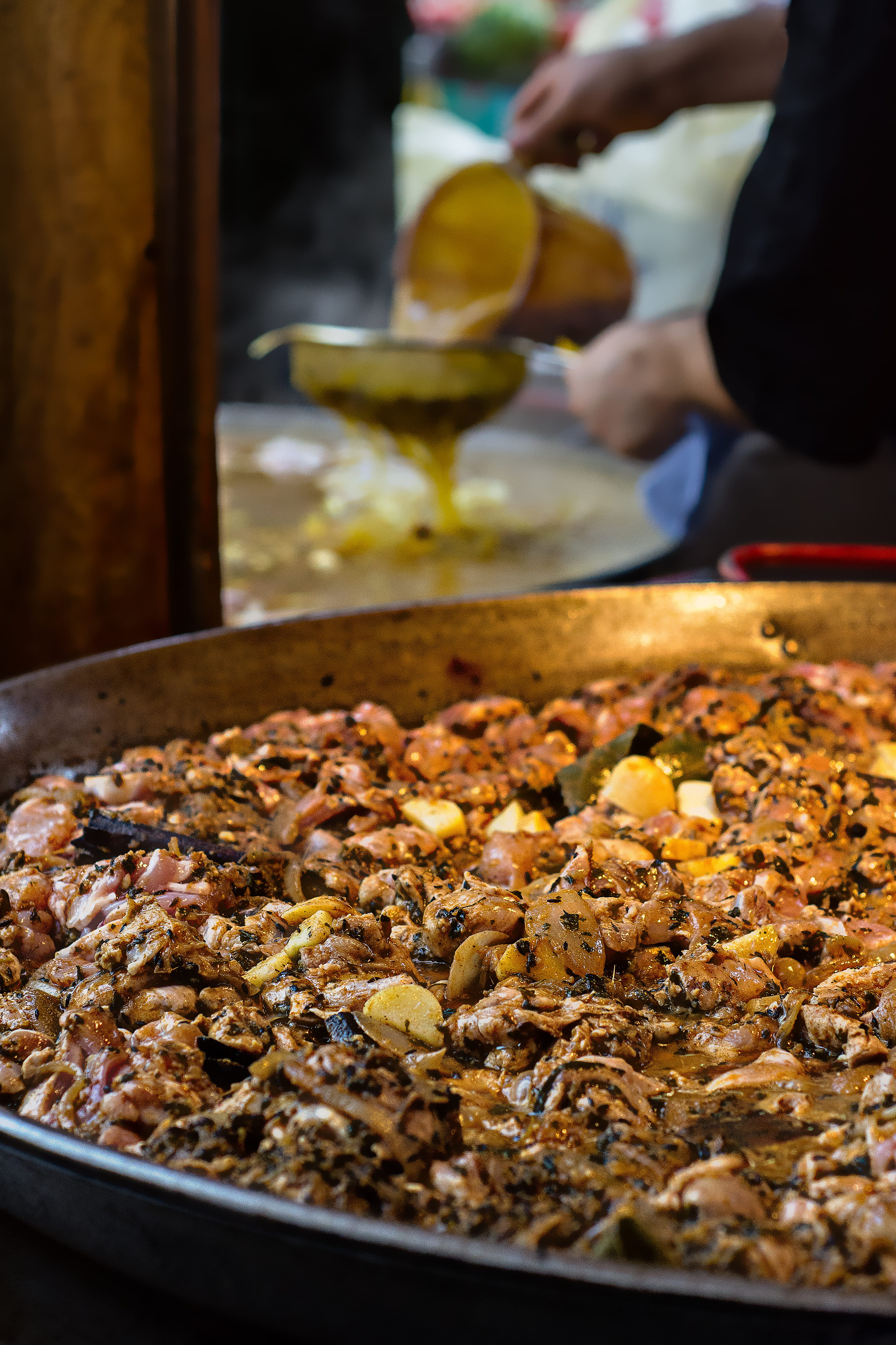 paella, kitchen utensil, incidental people, meat, indoors, unrecognizable person, 5K, real people, freshness, selective focus, united kingdom, human body part, Phone HD Wallpaper