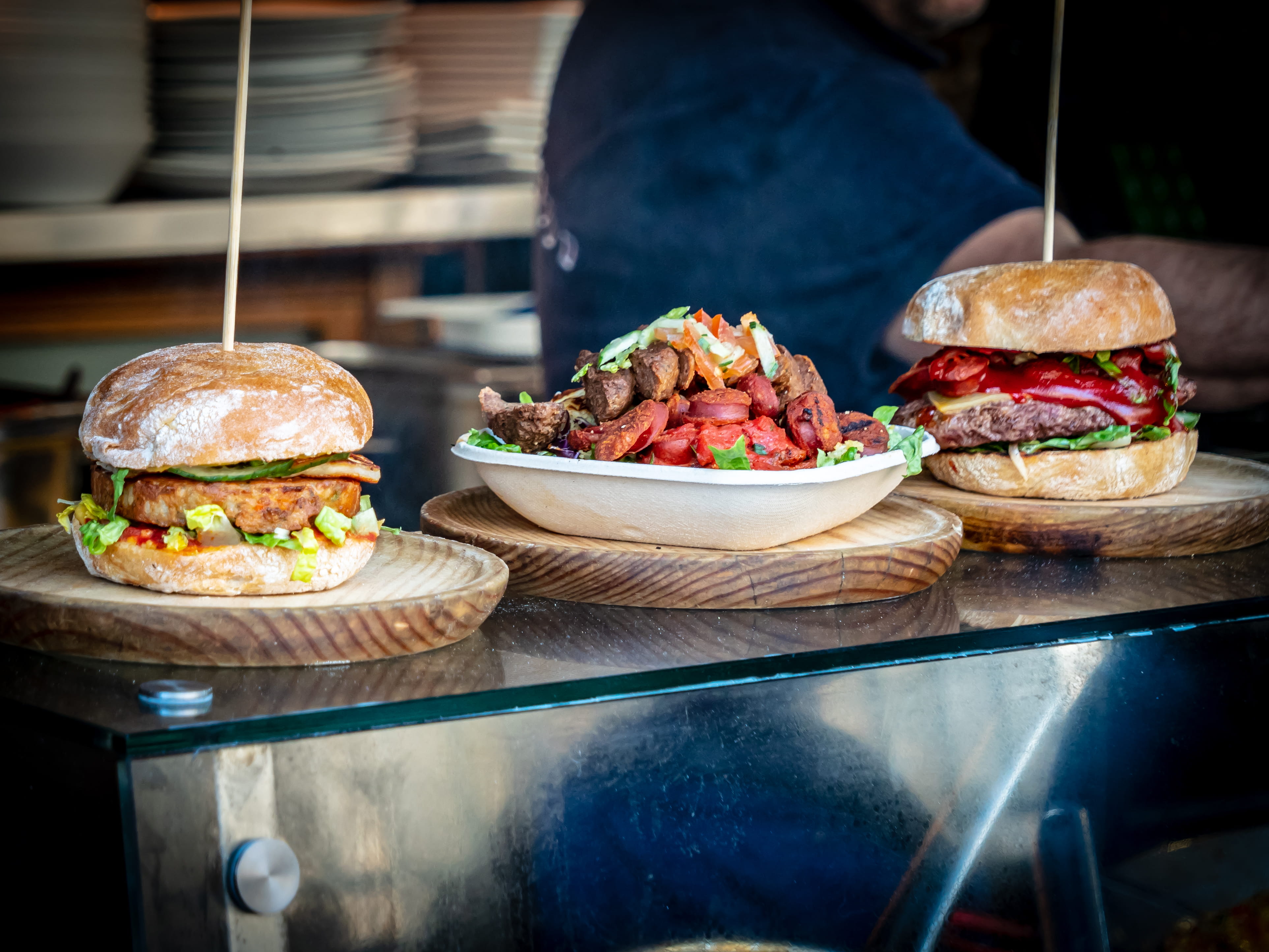 table, yummy, focus on foreground, bread, white, food photography, food and drink, meat, bun, wood - material, sausage, no people, food, 4K, snack, burgers, HD Wallpaper