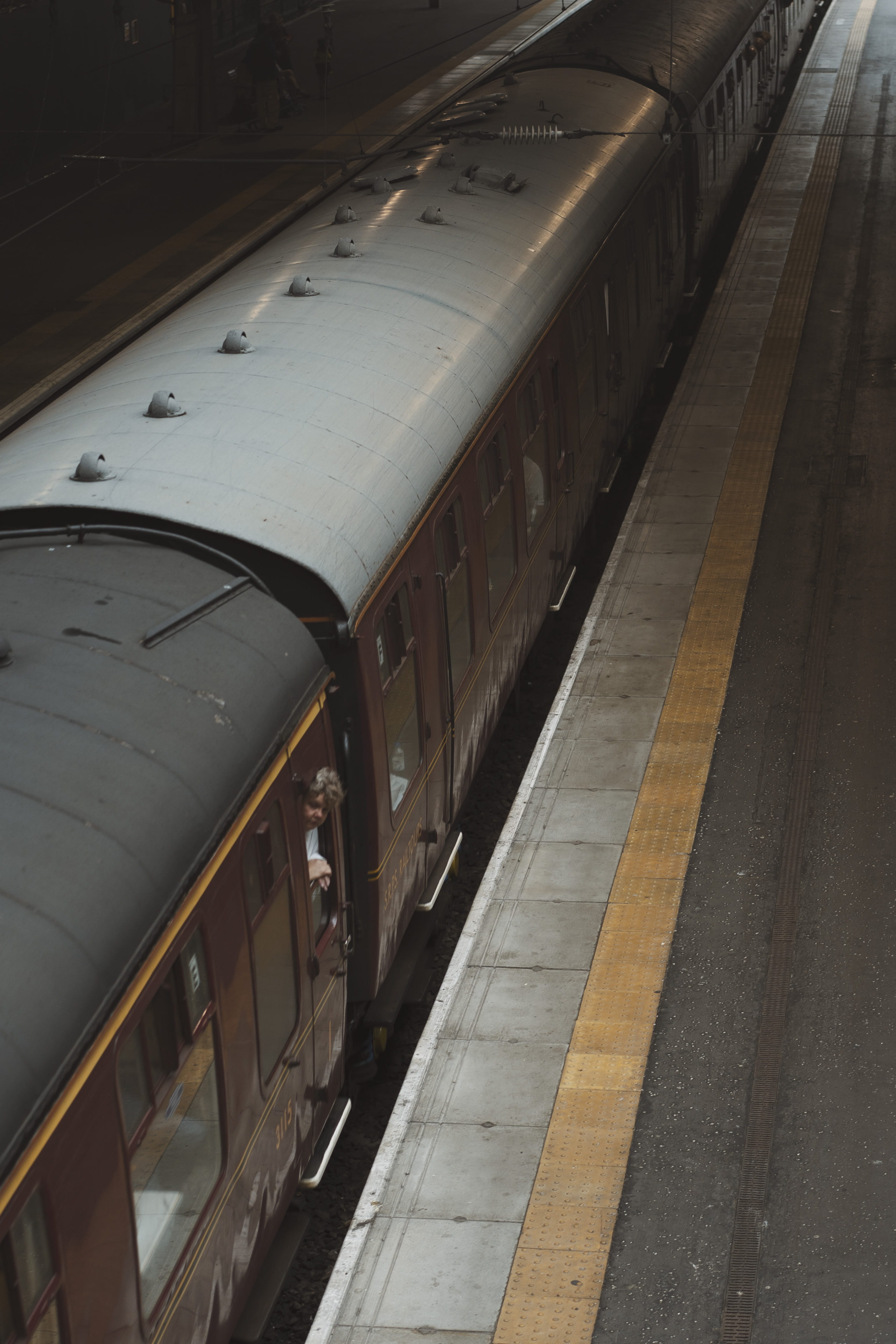 steam train, waverly, architecture, train - vehicle, travel, incidental people, business, carriage, passenger train, railroad station platform, edinburgh, Phone HD Wallpaper