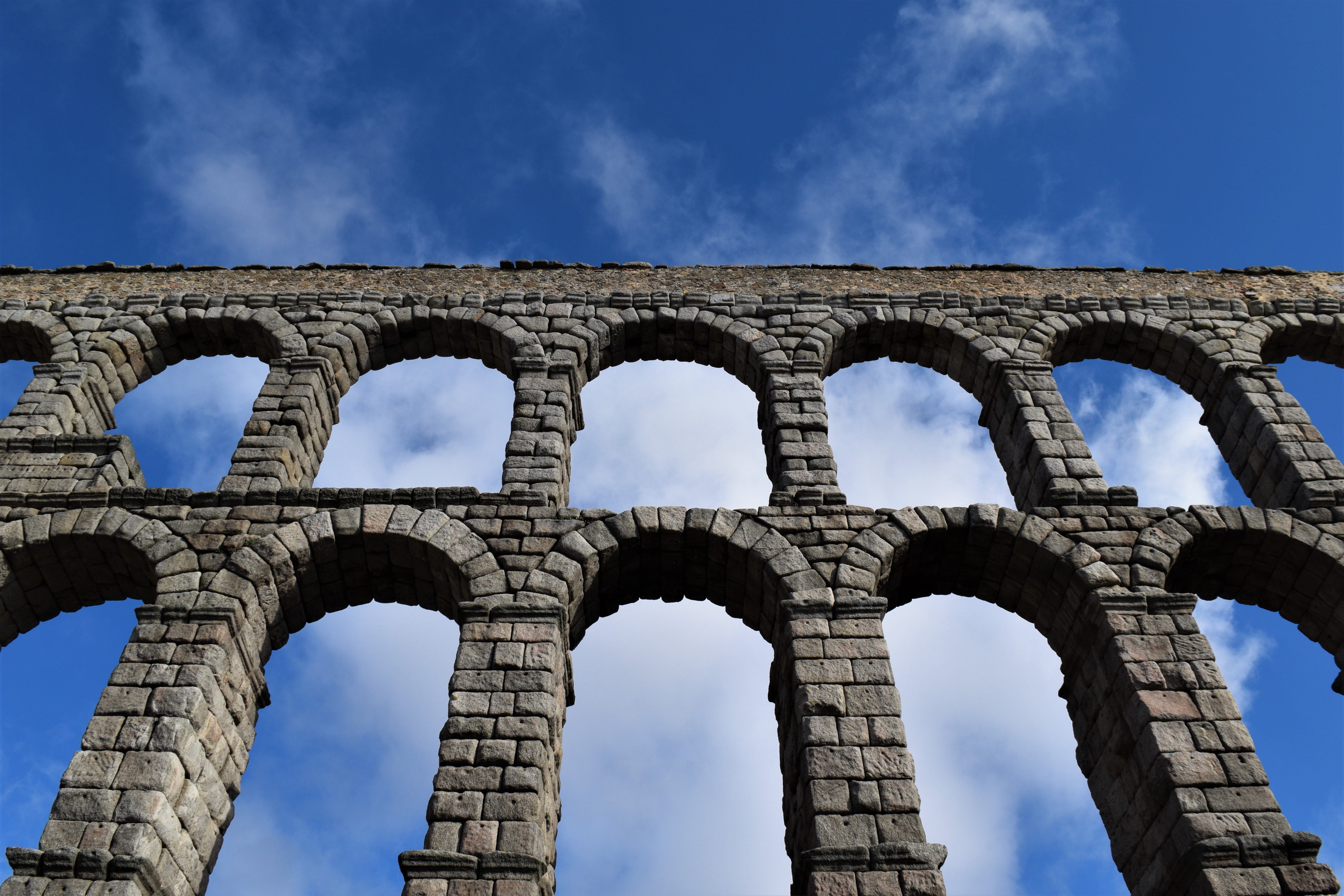 sky, 5K, roman, travel, ancient stones, archaeology, roman aqueduct, architecture, blue, segovia, ancient civilization, cloud - sky, ancient aqueduct, HD Wallpaper