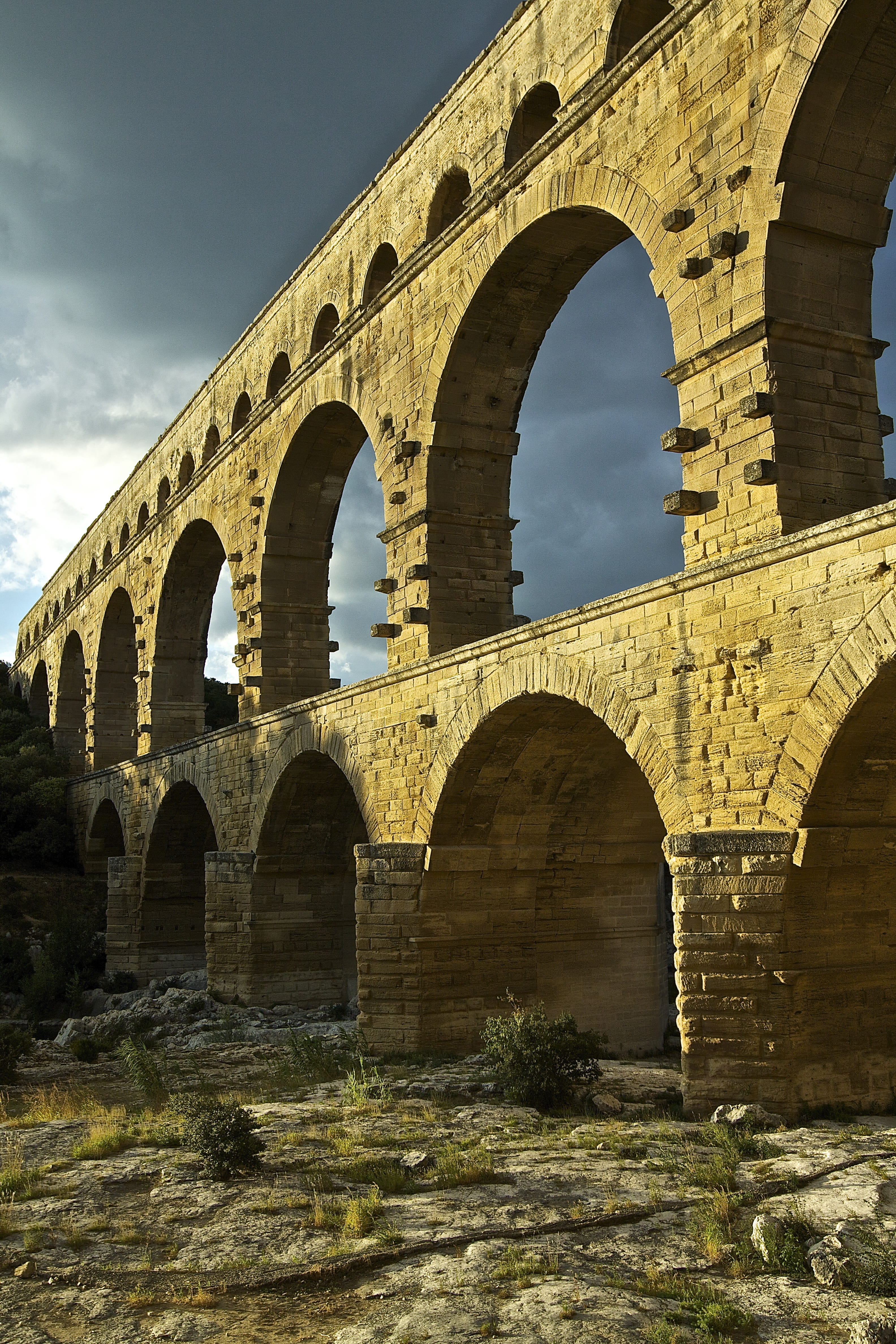 day, arch bridge, outdoors, romans, sky, 4K, history, arched, bridge, bridge - man made structure, low angle view, architecture, vers-pont-du-gard, travel destinations, Phone HD Wallpaper