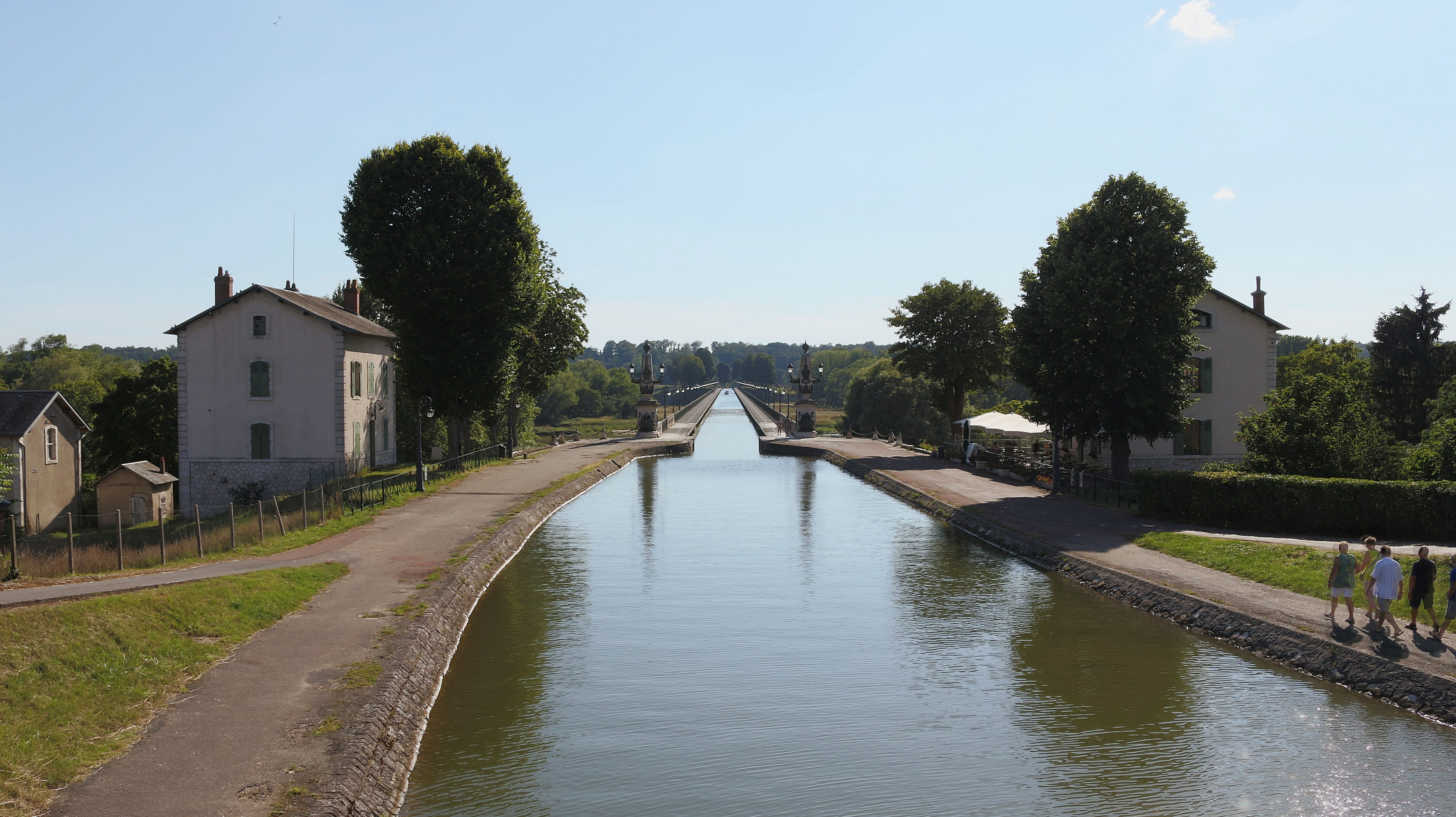 river, plant, France, water courses, sky, Courses, channels, building exterior, bridge, country of the loire, connection, incidental people, Briare, clear sky, HD Wallpaper