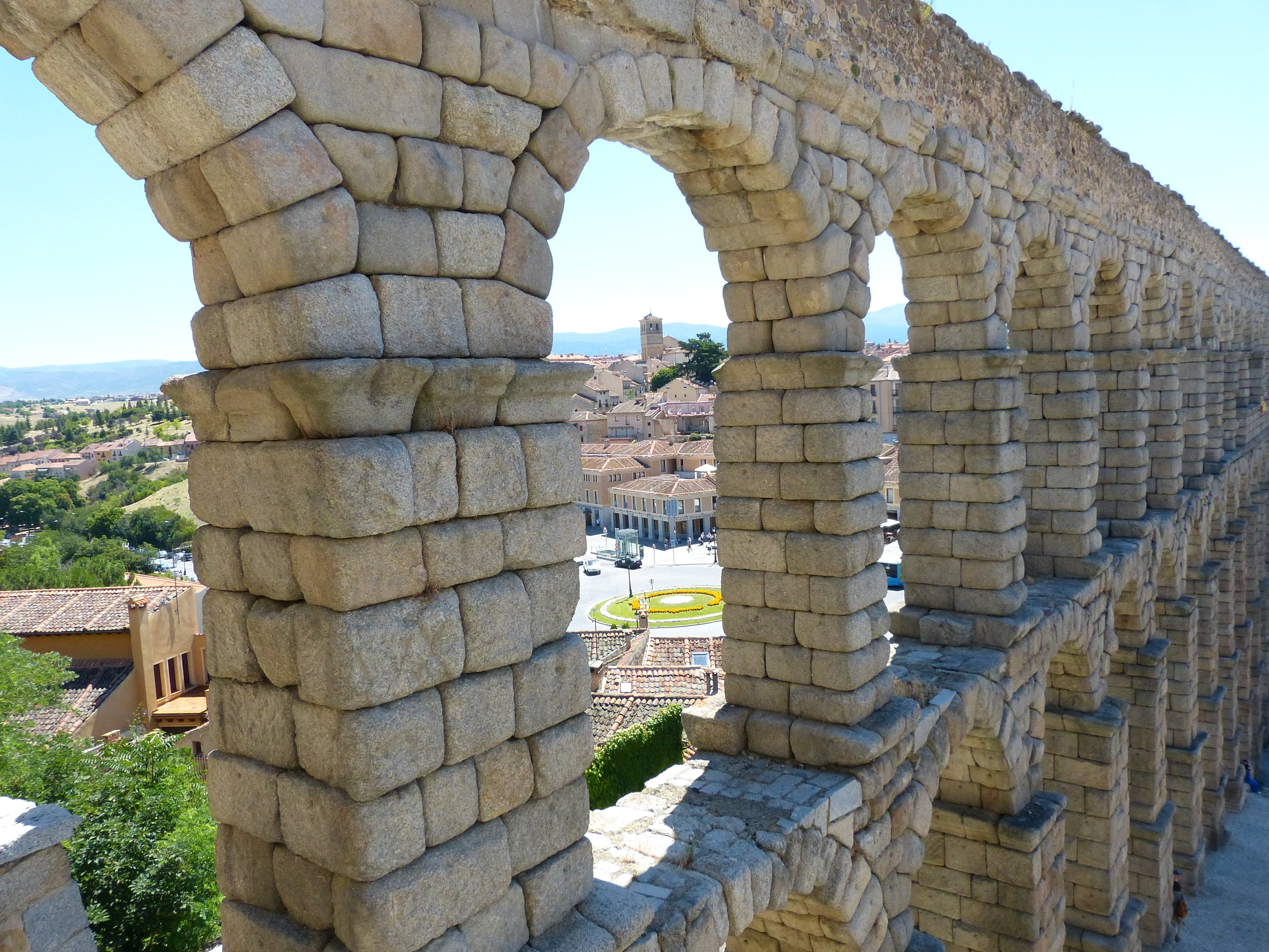ruined, stone wall, outdoors, wall, segovia, built structure, old ruin, arch, no people, heritage, roman aqueduct, brick, architecture, archaeology, monument, HD Wallpaper