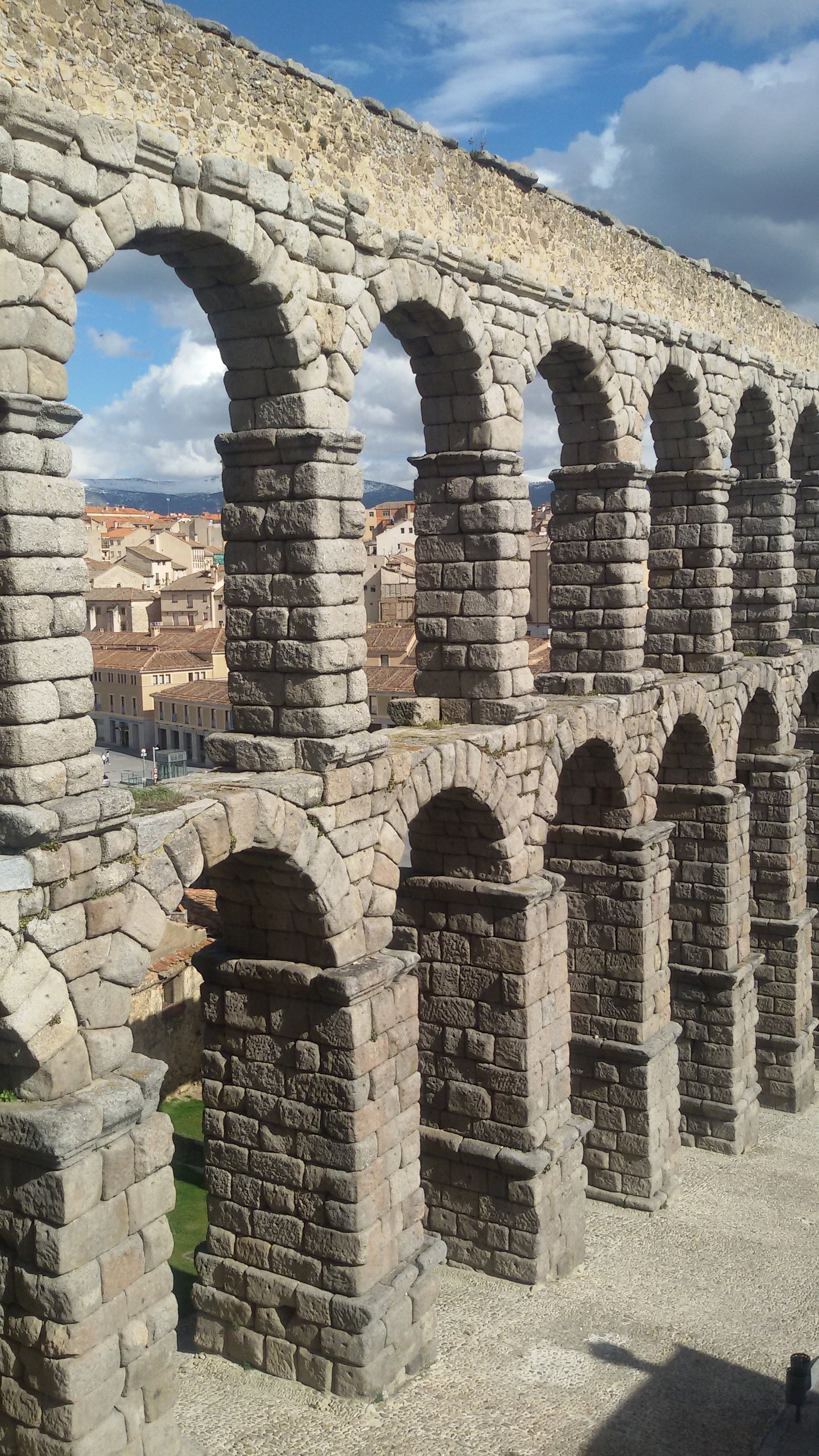 roman, places of interest, building exterior, deterioration, arch, old town, ancient, ancient civilization, stone wall, sky, ruined, aqueduct, old, spain, Phone HD Wallpaper