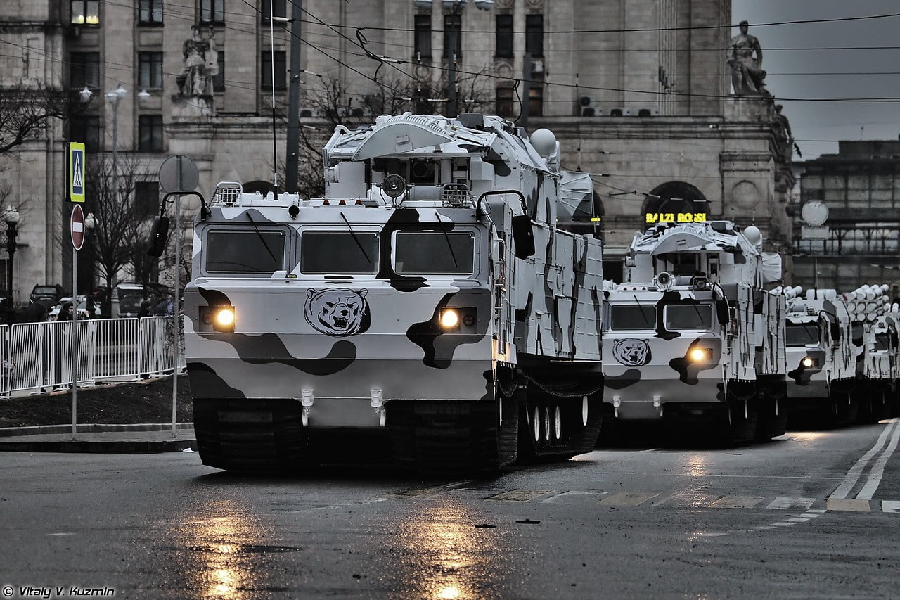 city, architecture, Air Defence System, headlight, building, land vehicle, road, illuminated, outdoors, TOR-M2DT, incidental people, building exterior, HD Wallpaper