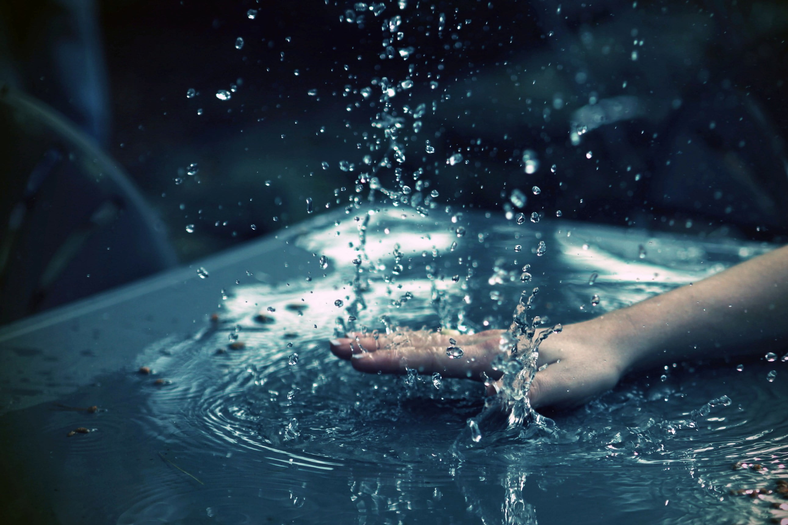 outdoors, wet, hand, real people, water, leisure activity, clear, lifestyles, human hand, drop, selective focus, nature, motion, finger, body part, swimming, HD Wallpaper
