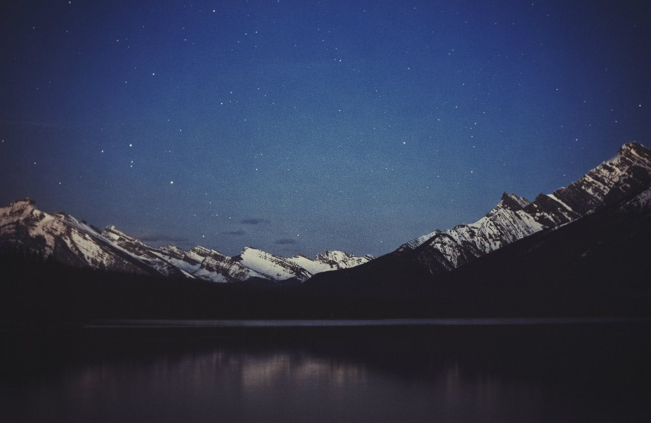 720P, stars, dark, night, astronomy, waterfront, sky, mountain, tranquil scene, space and astronomy, clear, formation, body, star field, water, no people, HD Wallpaper