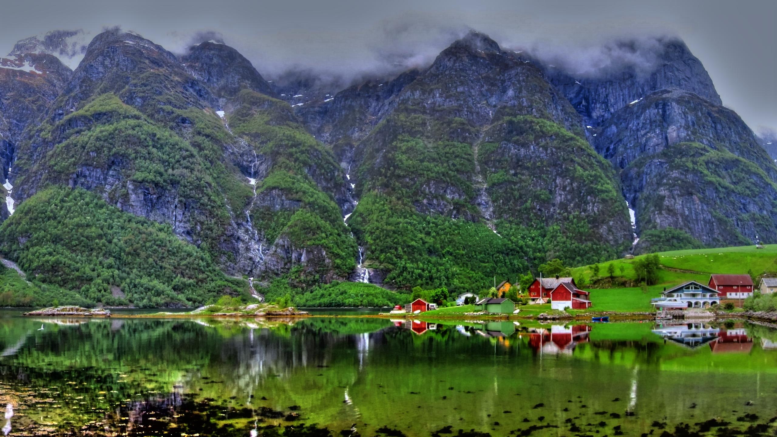 nordfjord, beautiful, reflections, norway, mountains, 2K, shine, hazy, green, 3d and abstract, dark, HD Wallpaper