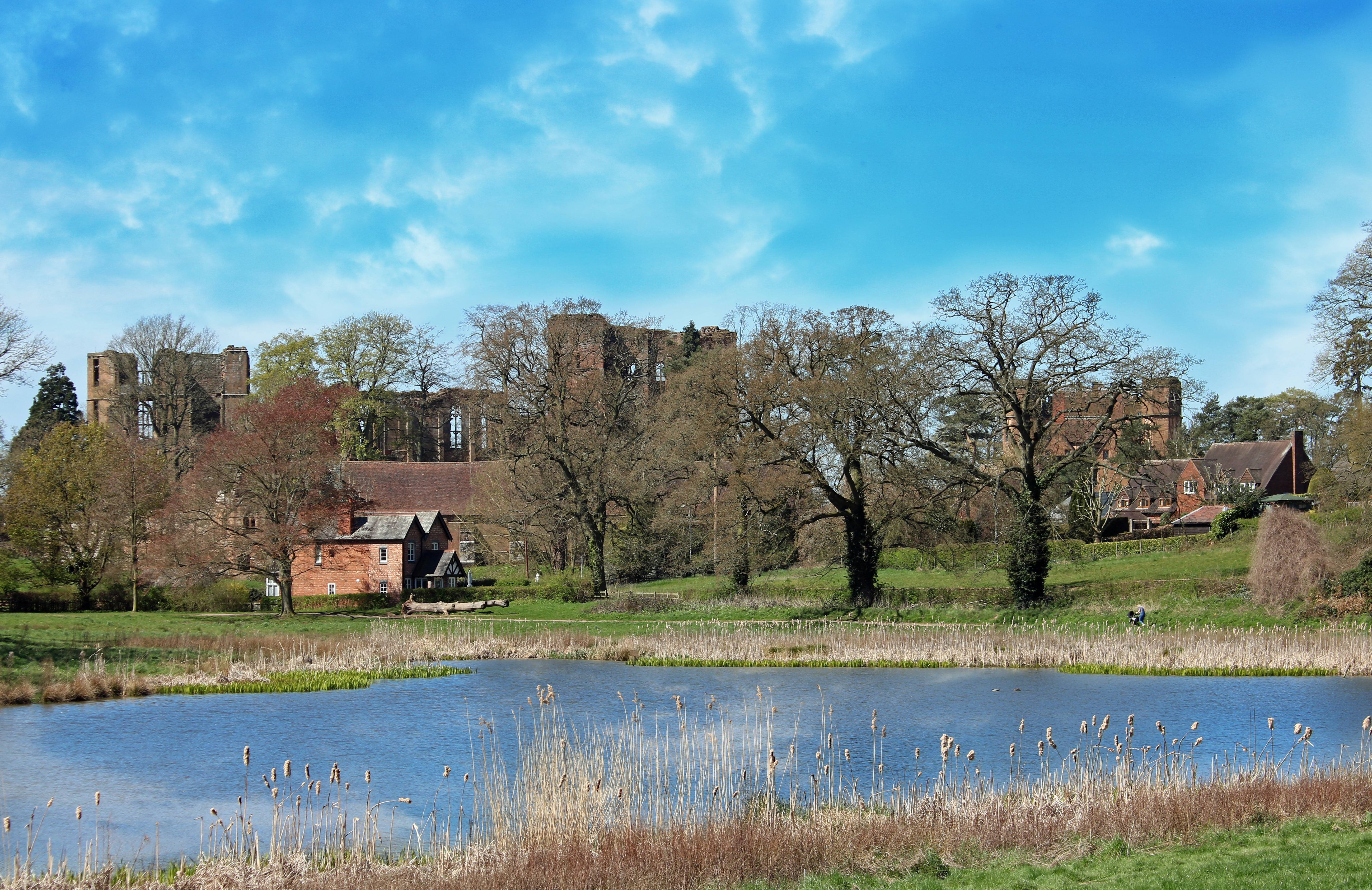 blue, landscape, field, no people, rural Scene, kenilworth, outdoors, uk, culture, england, plant, cloud - sky, ruined, architecture, traditional, old, HD Wallpaper