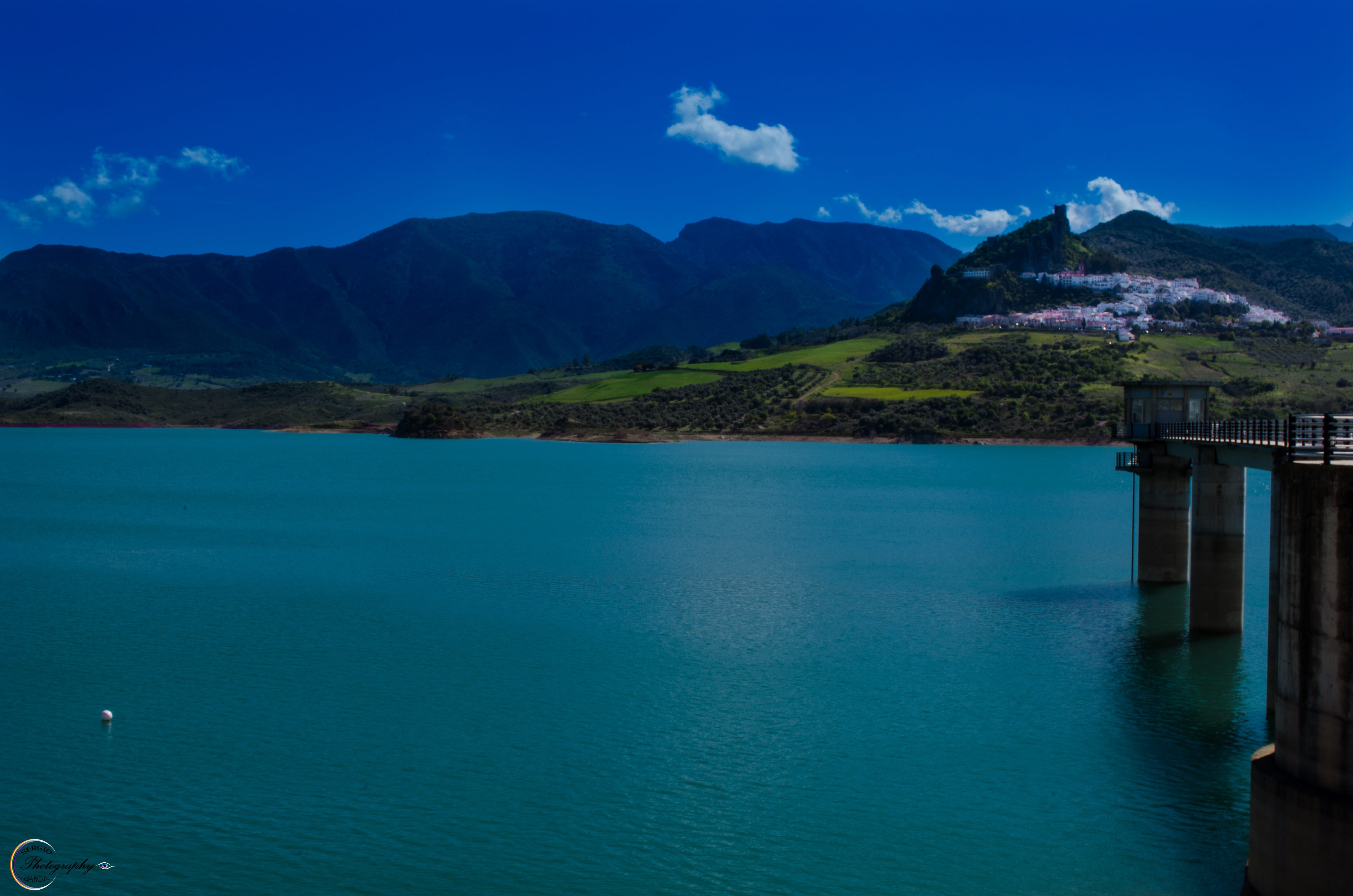 waterfront, mountain, swamp, mountain range, campo, beauty in nature, non-urban scene, idyllic, architecture, green, nature, built structure, tranquility, HD Wallpaper