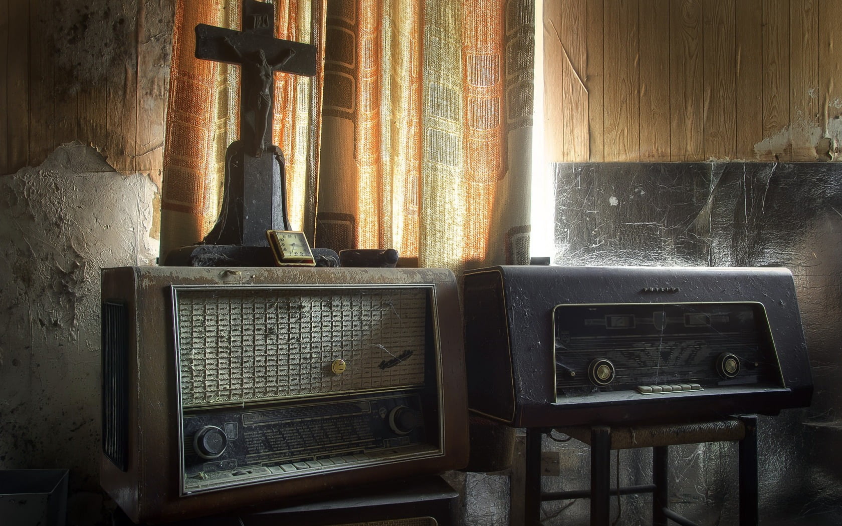 technology, old, room, amplifier, home interior, no people, day, wall - building feature, music, analog, audio equipment, vintage, equipment, indoors, arts culture and entertainment, HD Wallpaper