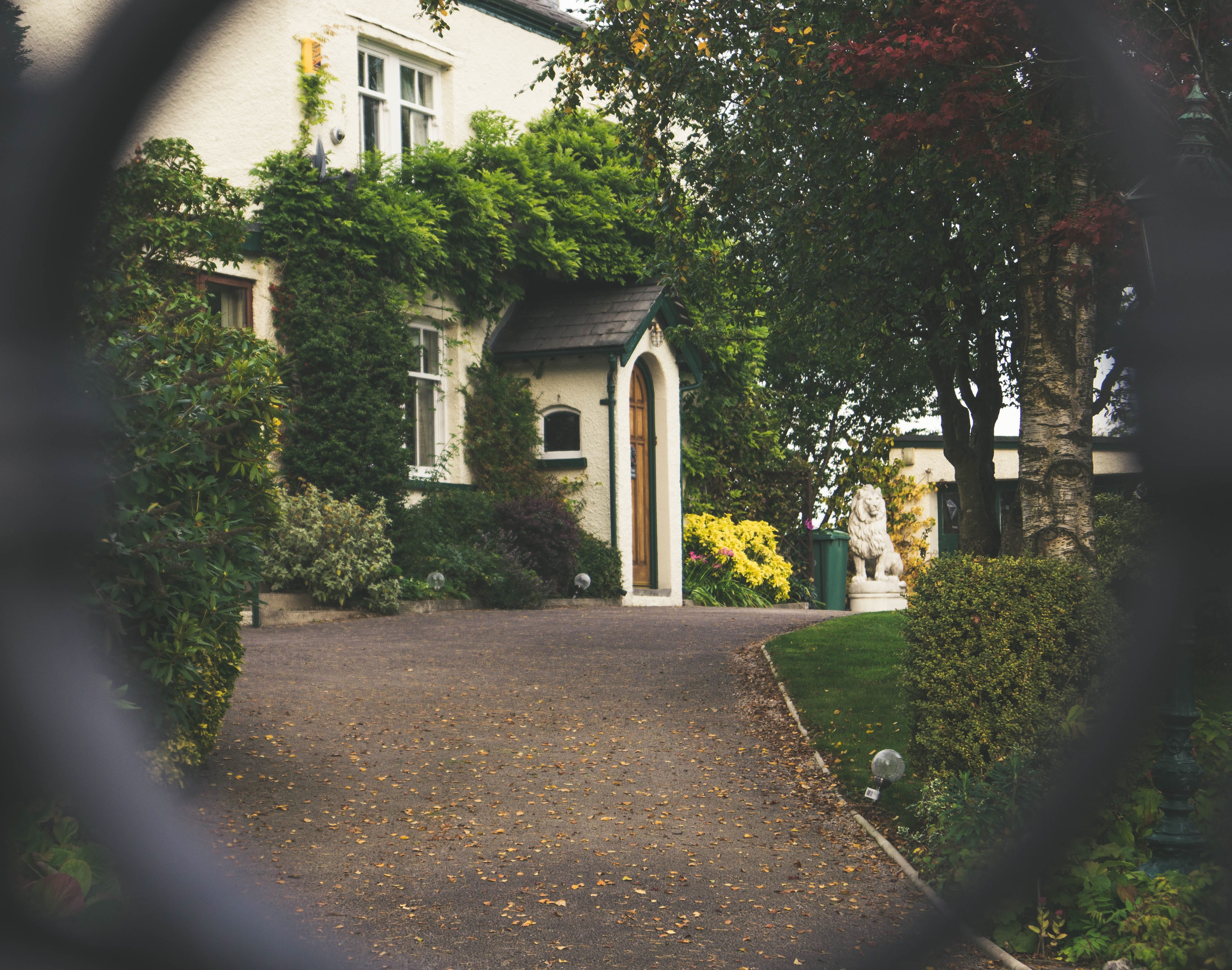 exterior, the way forward, no People, white, exterior home, beside, footpath, outdoors, architecture And Buildings, property, front or back yard, building, HD Wallpaper
