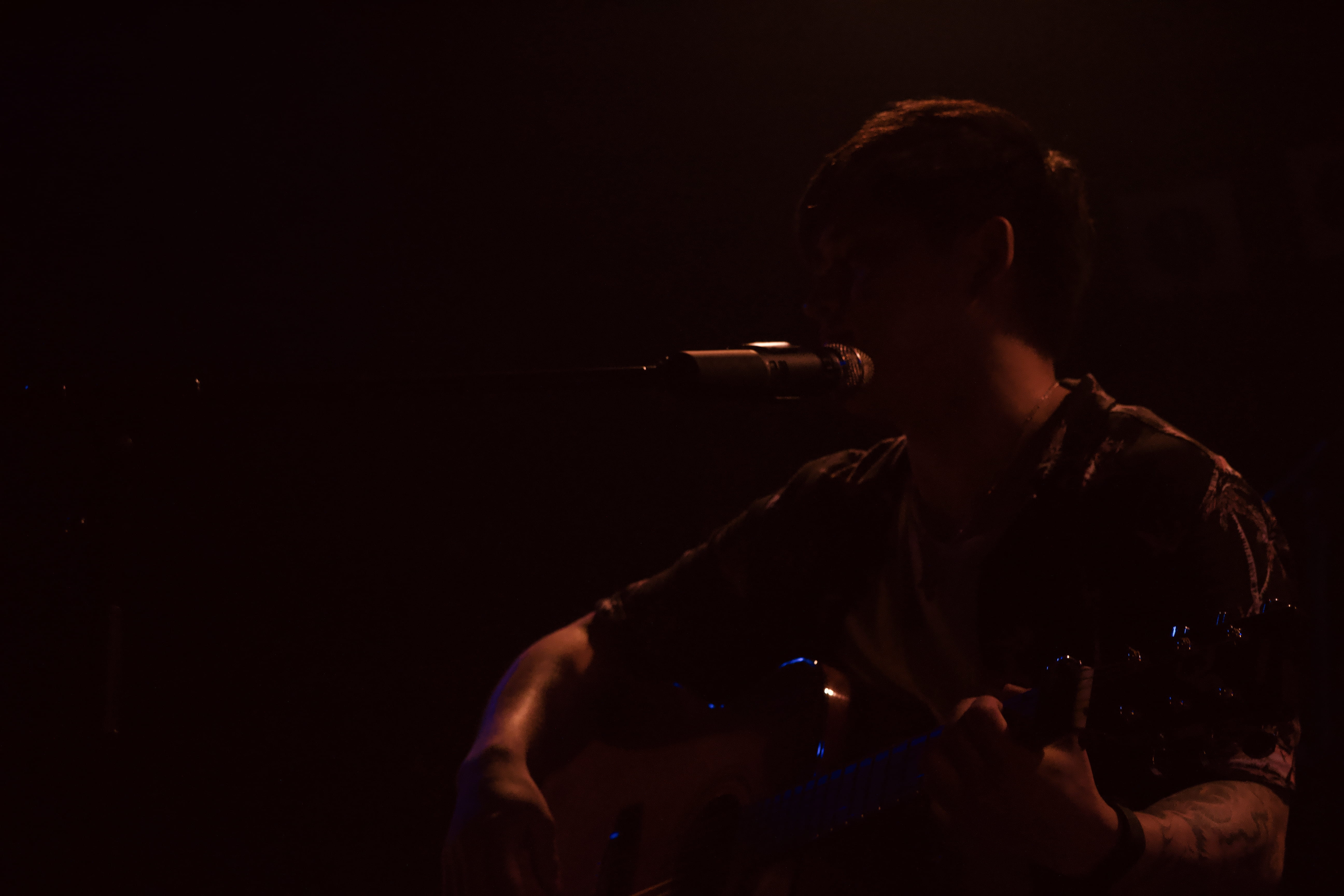 japan, singer, one person, drinking, shibuya, holding, musician, black background, live, alcohol, adult, acoustic, nightlife, silhouette, headshot, 5K, HD Wallpaper